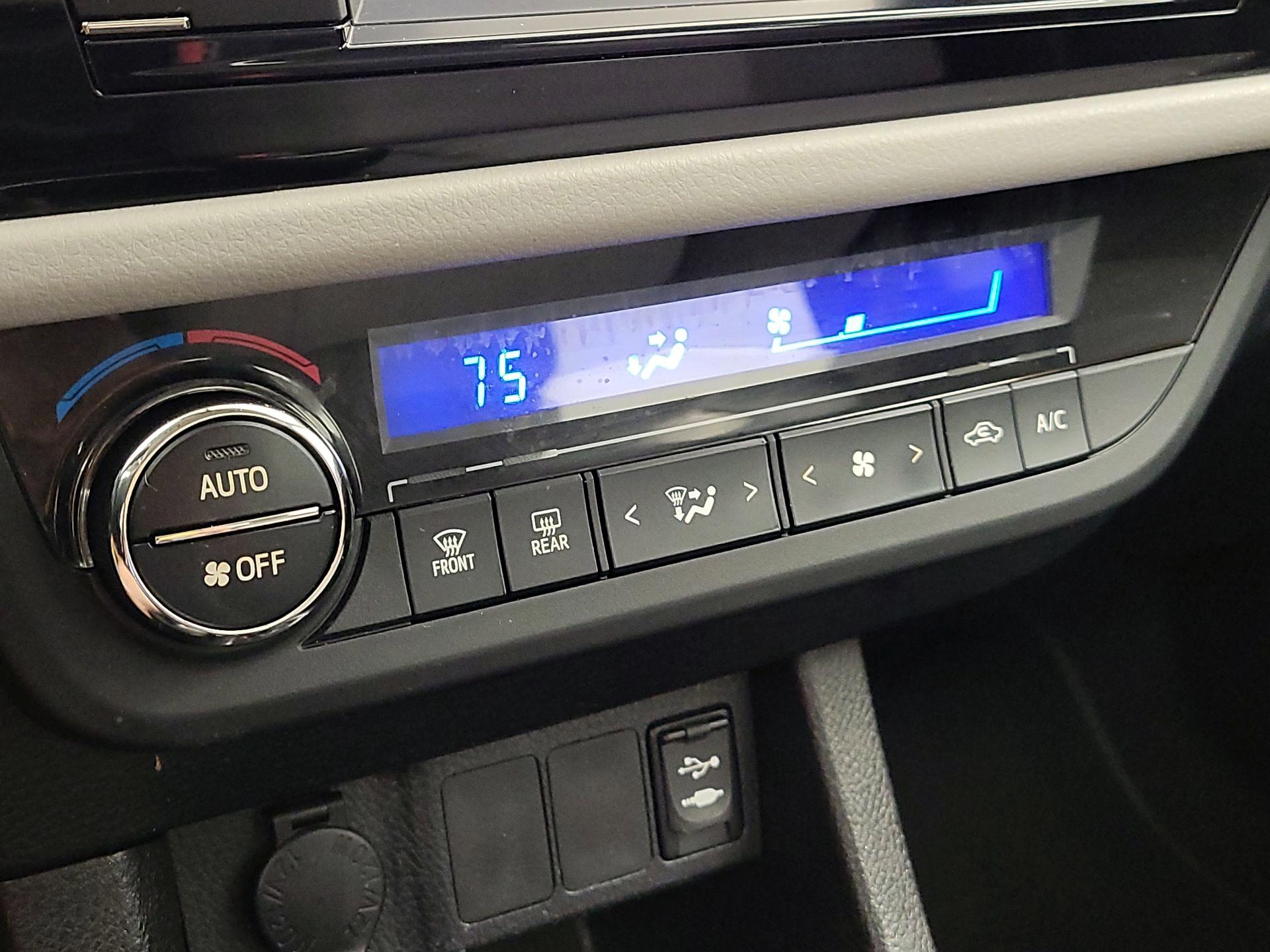 Thumbnail: 2014 Toyota Corolla - 16