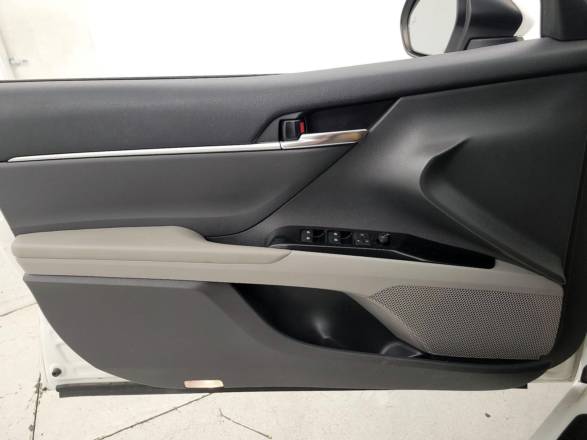 Thumbnail: 2019 Toyota Camry - 12