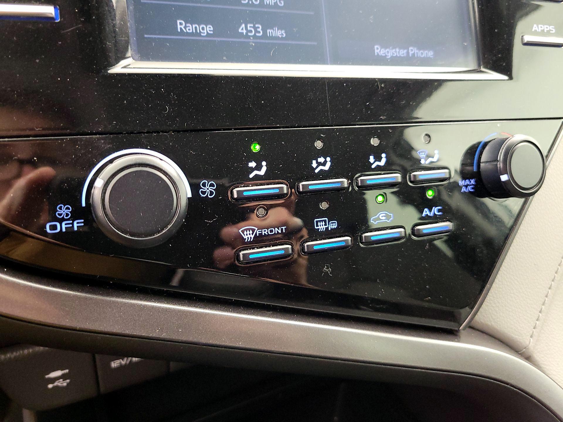Thumbnail: 2019 Toyota Camry - 16