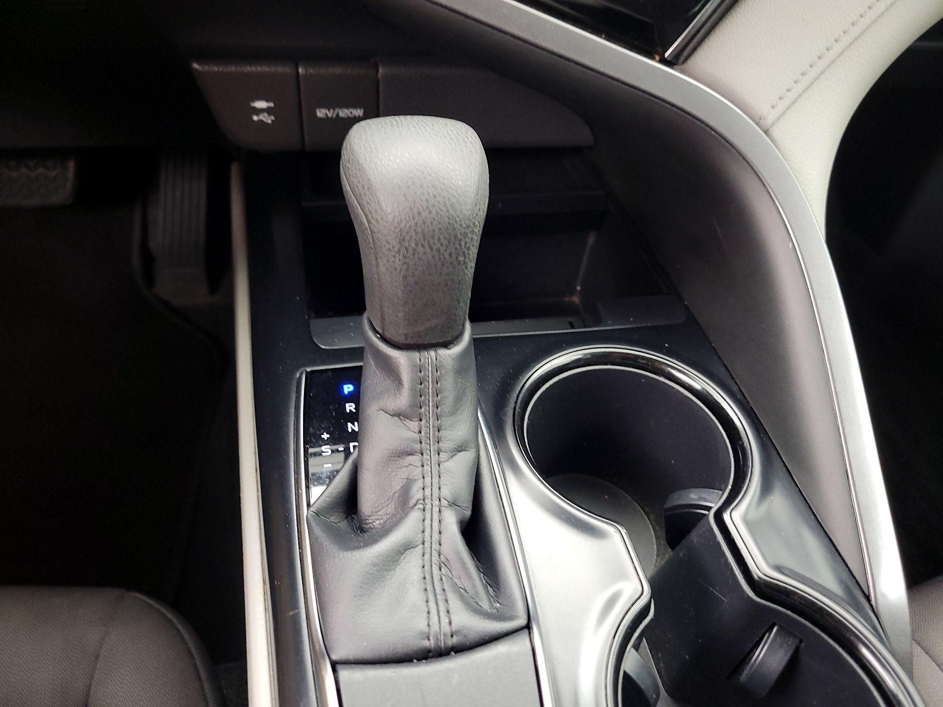 Thumbnail: 2019 Toyota Camry - 17
