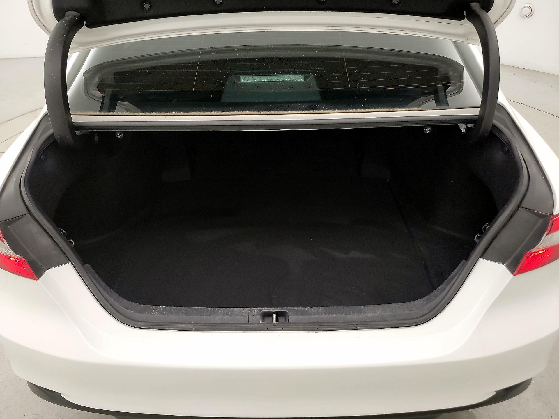 Thumbnail: 2019 Toyota Camry - 20