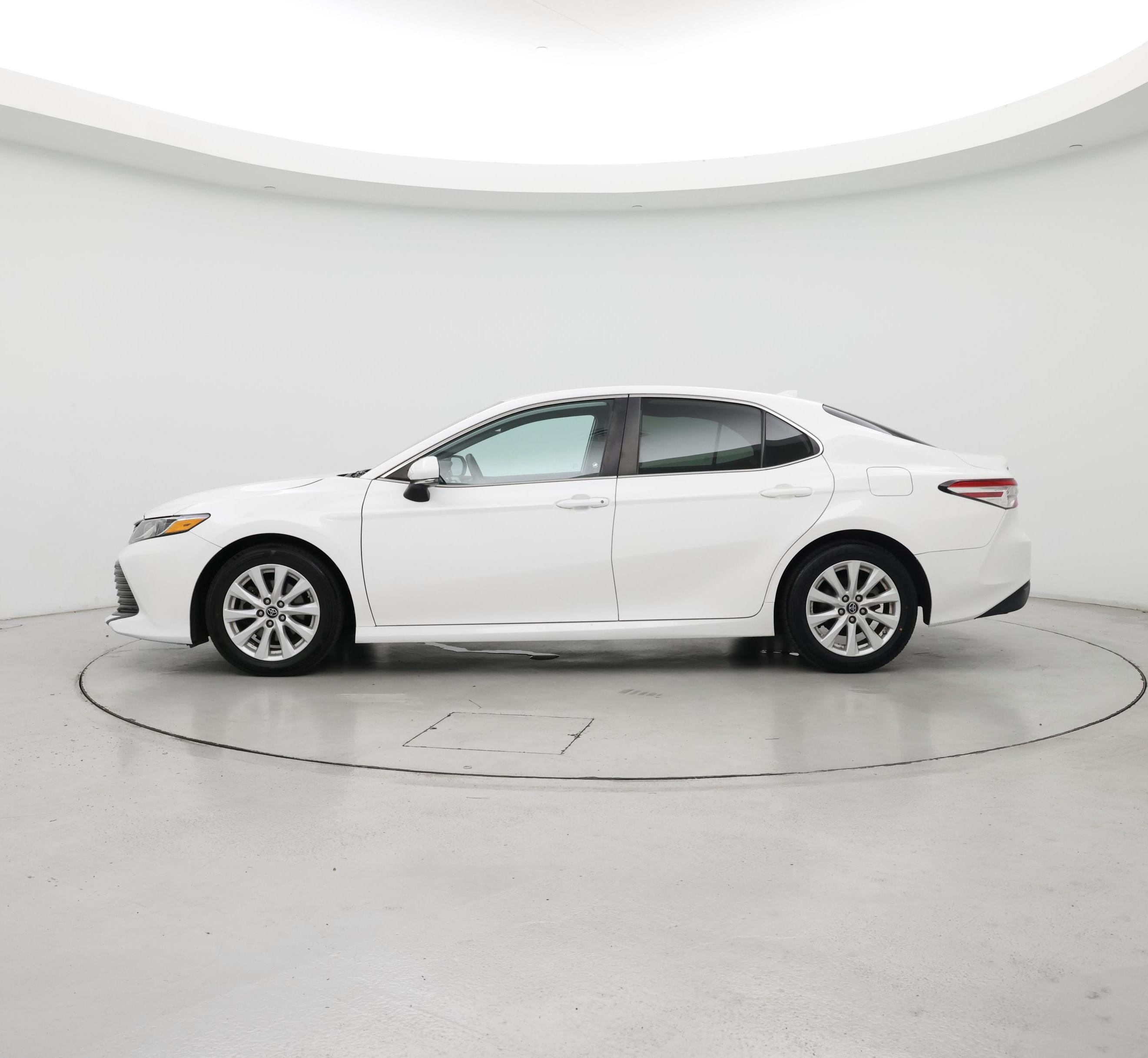 Thumbnail: 2019 Toyota Camry - 3