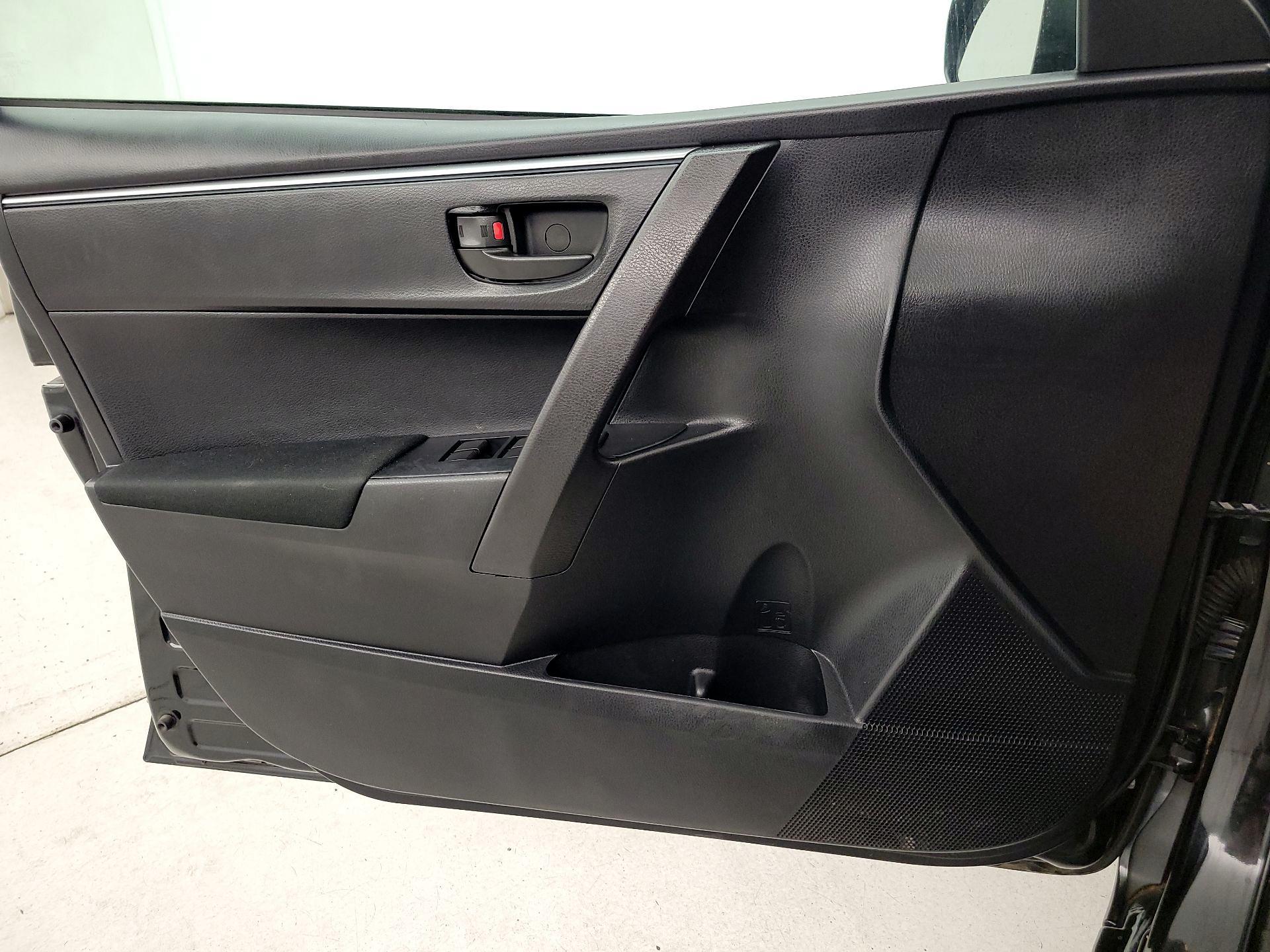 Thumbnail: 2015 Toyota Corolla - 12