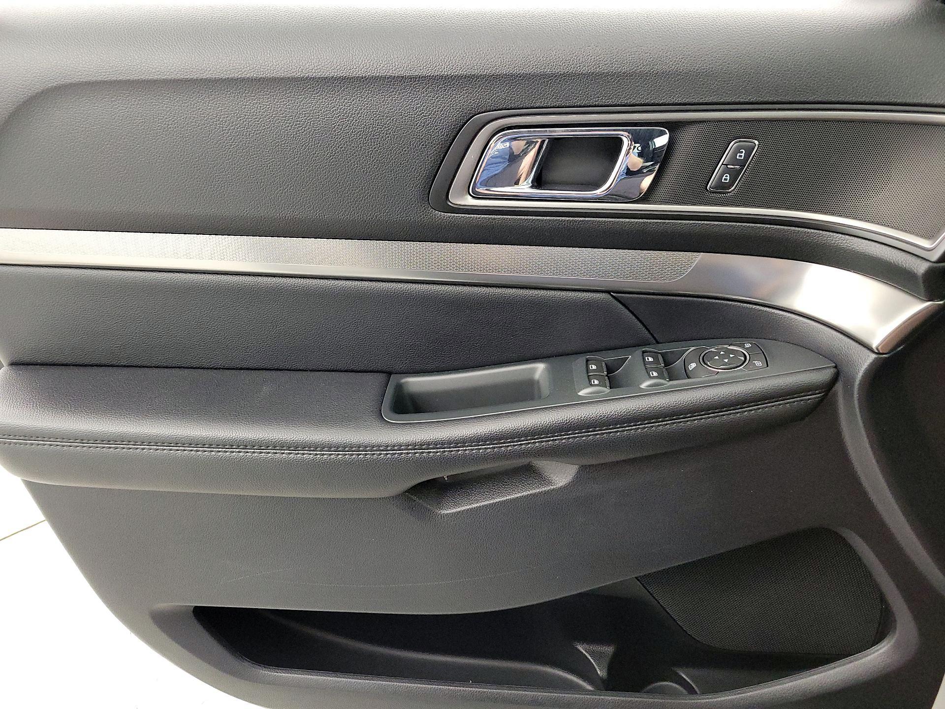 Thumbnail: 2019 Ford Explorer - 12