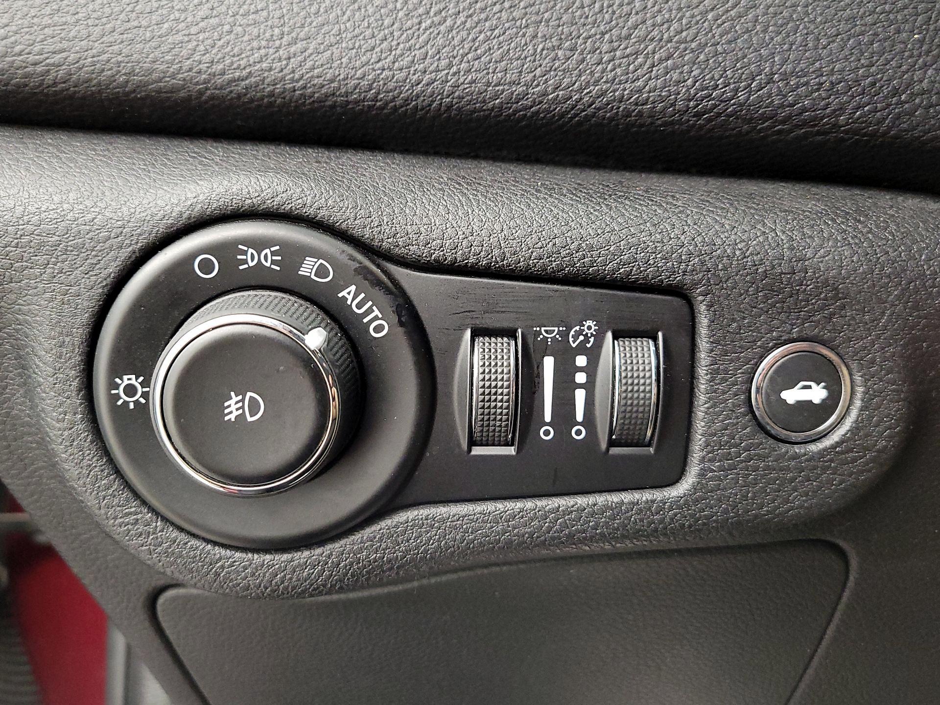 Thumbnail: 2015 Chrysler 200 - 13