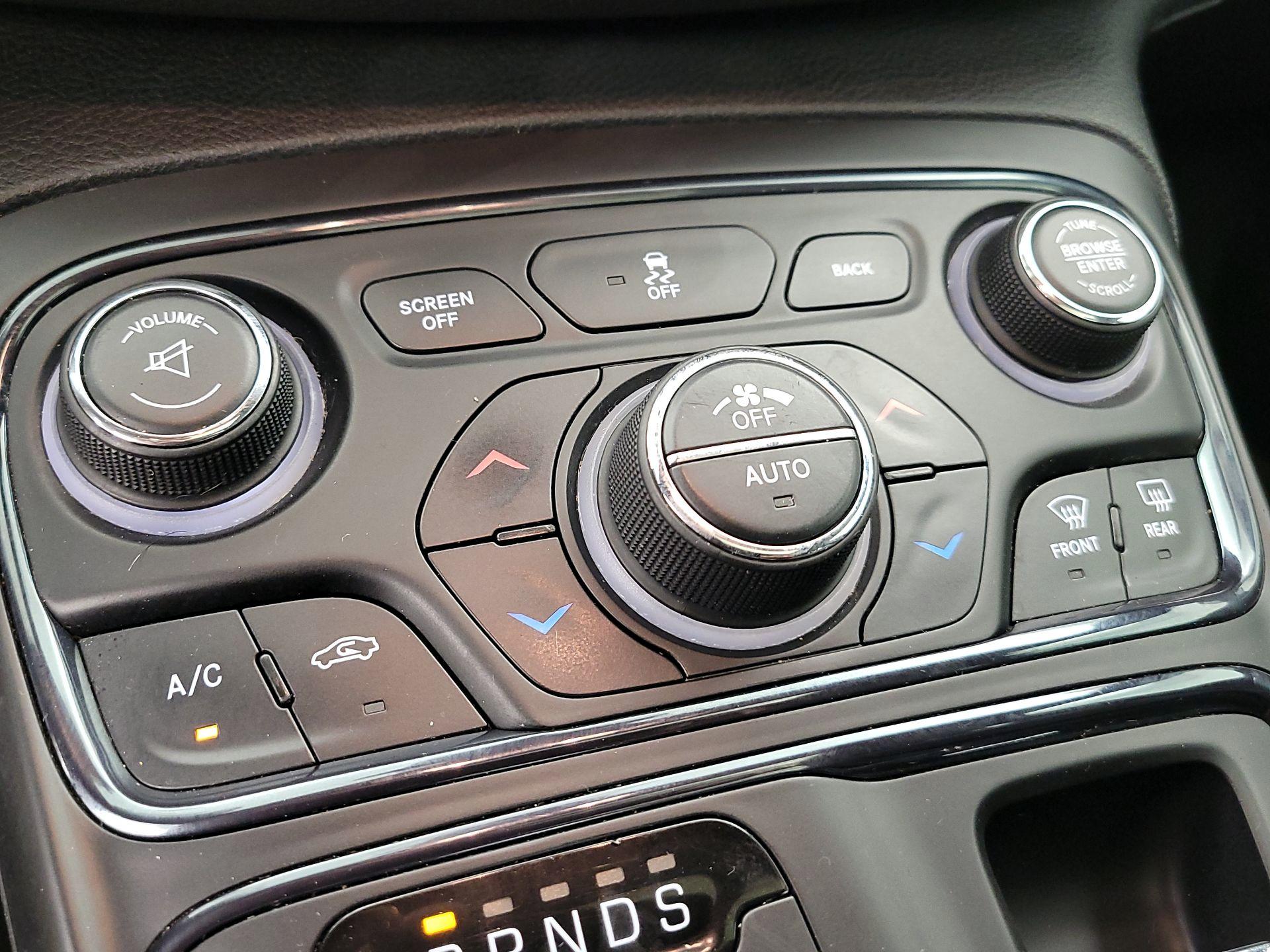 Thumbnail: 2015 Chrysler 200 - 17