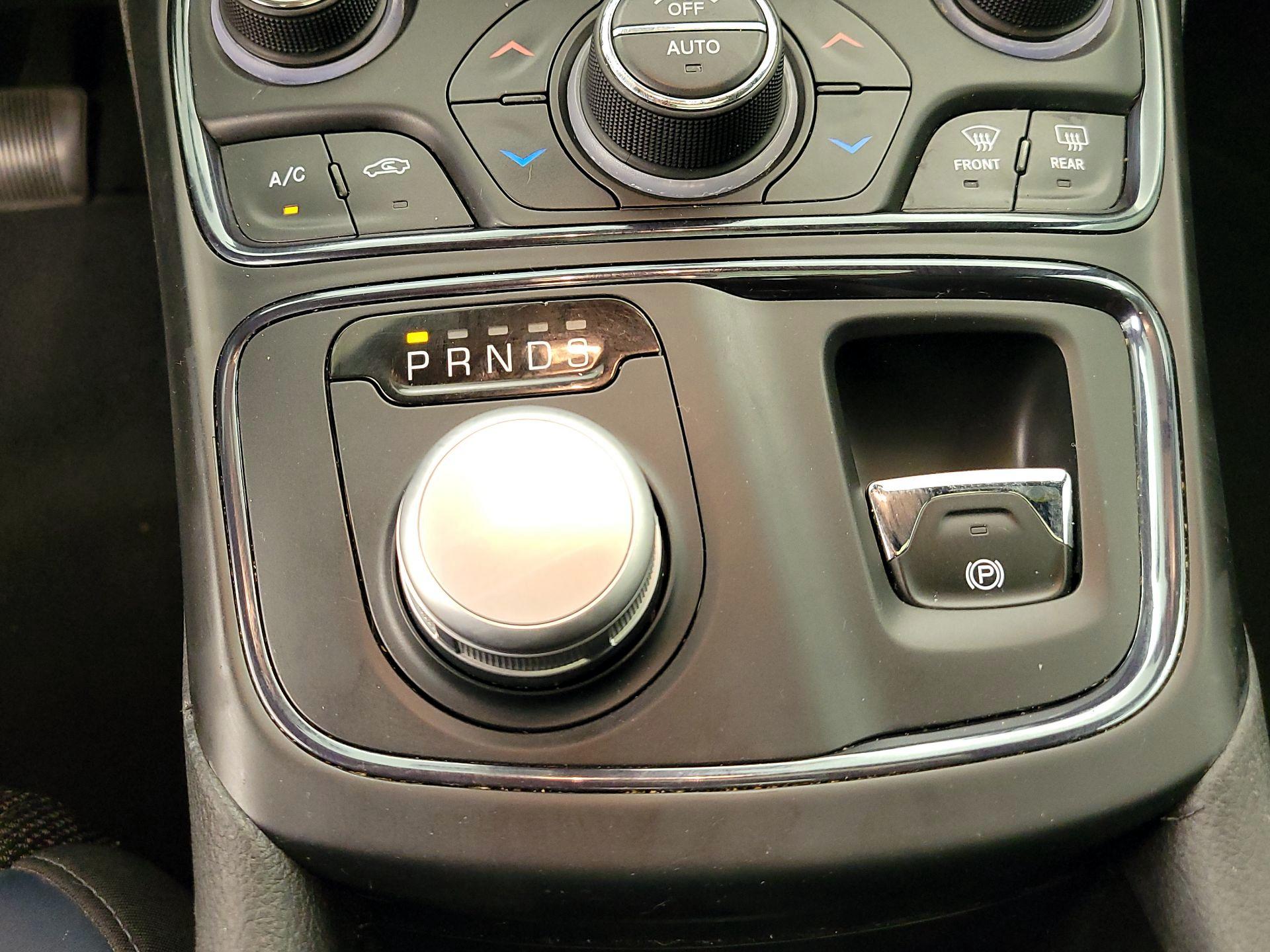 Thumbnail: 2015 Chrysler 200 - 18