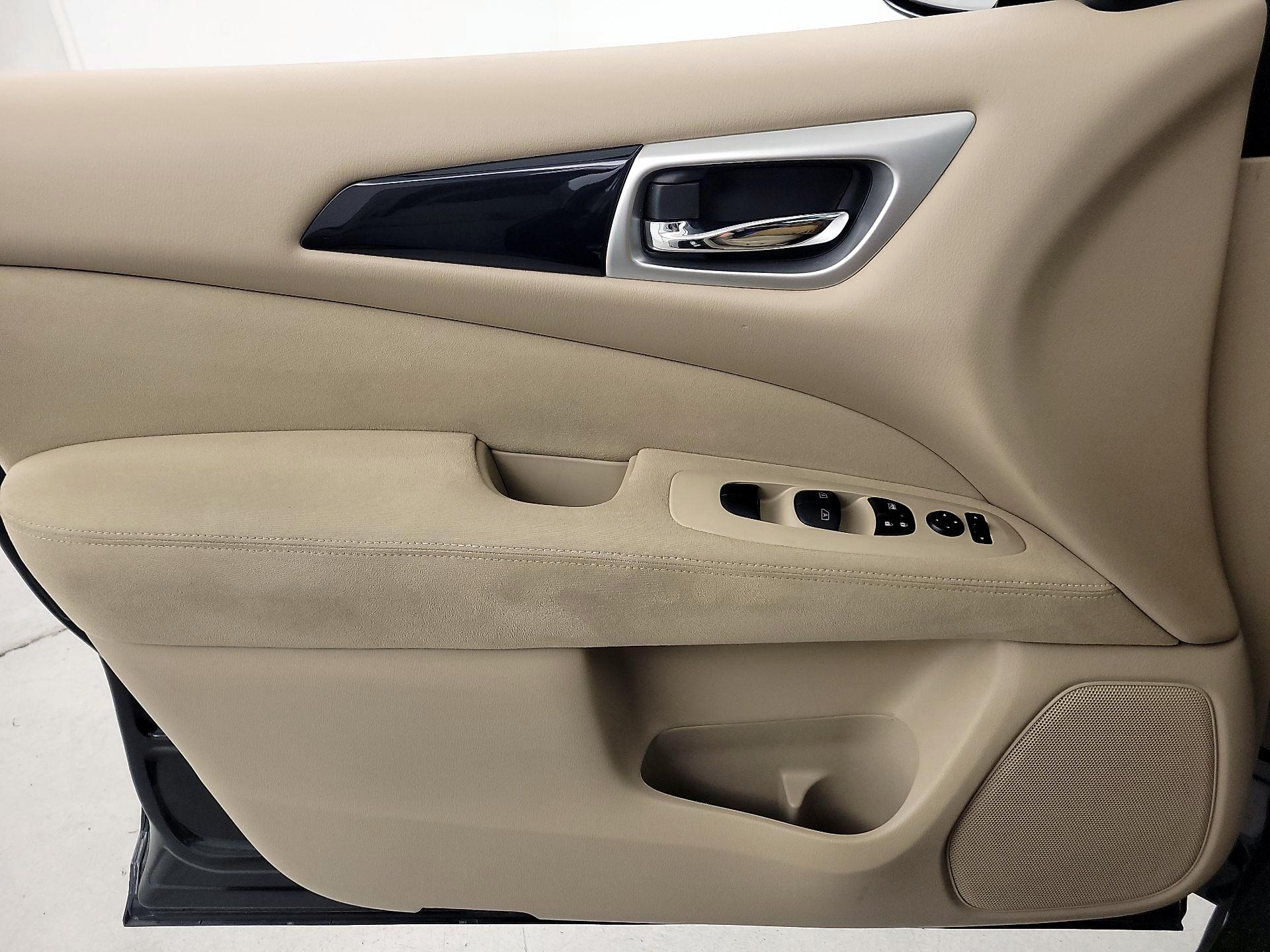 Thumbnail: 2015 Nissan Pathfinder - 12