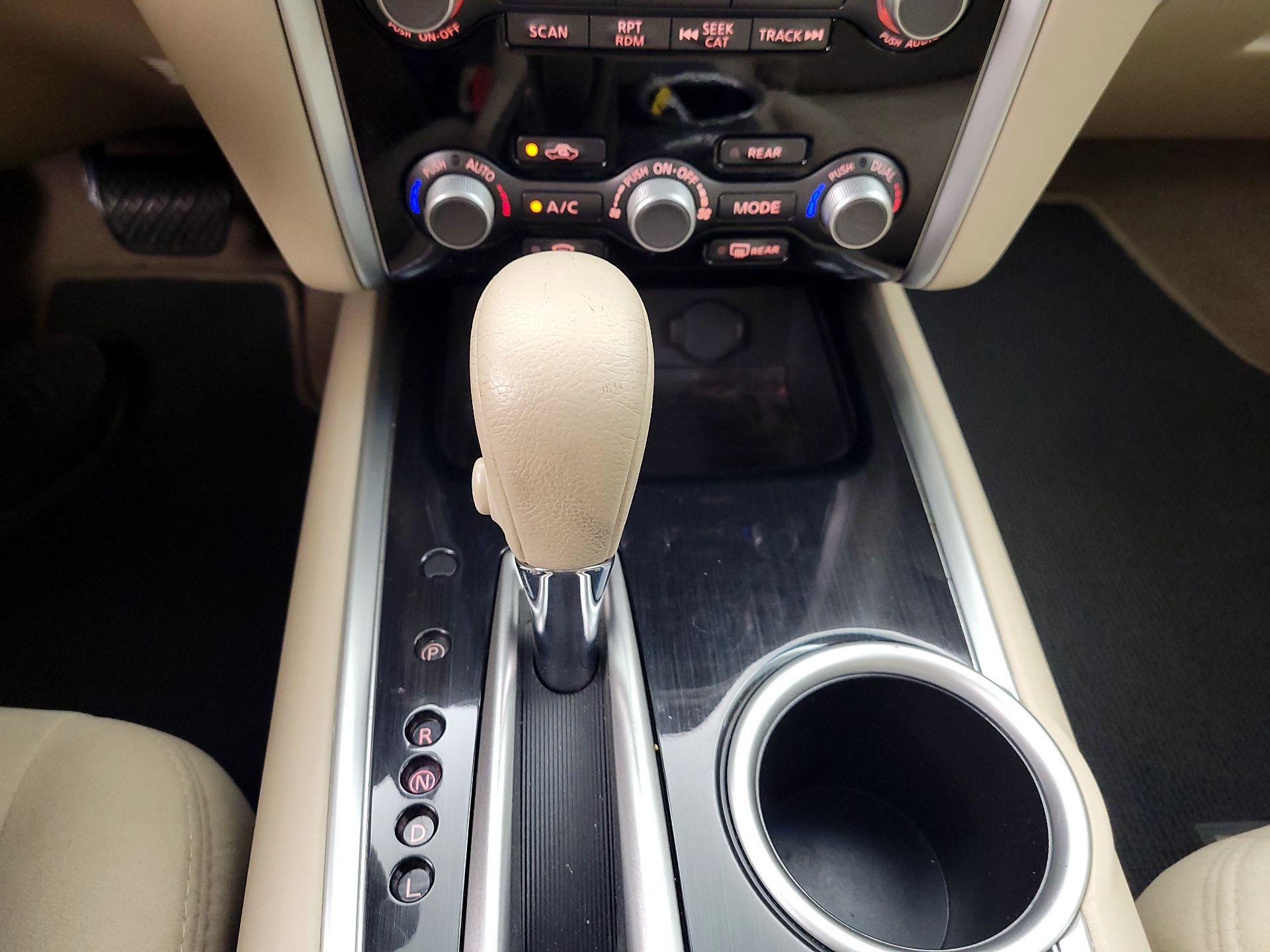 Thumbnail: 2015 Nissan Pathfinder - 17
