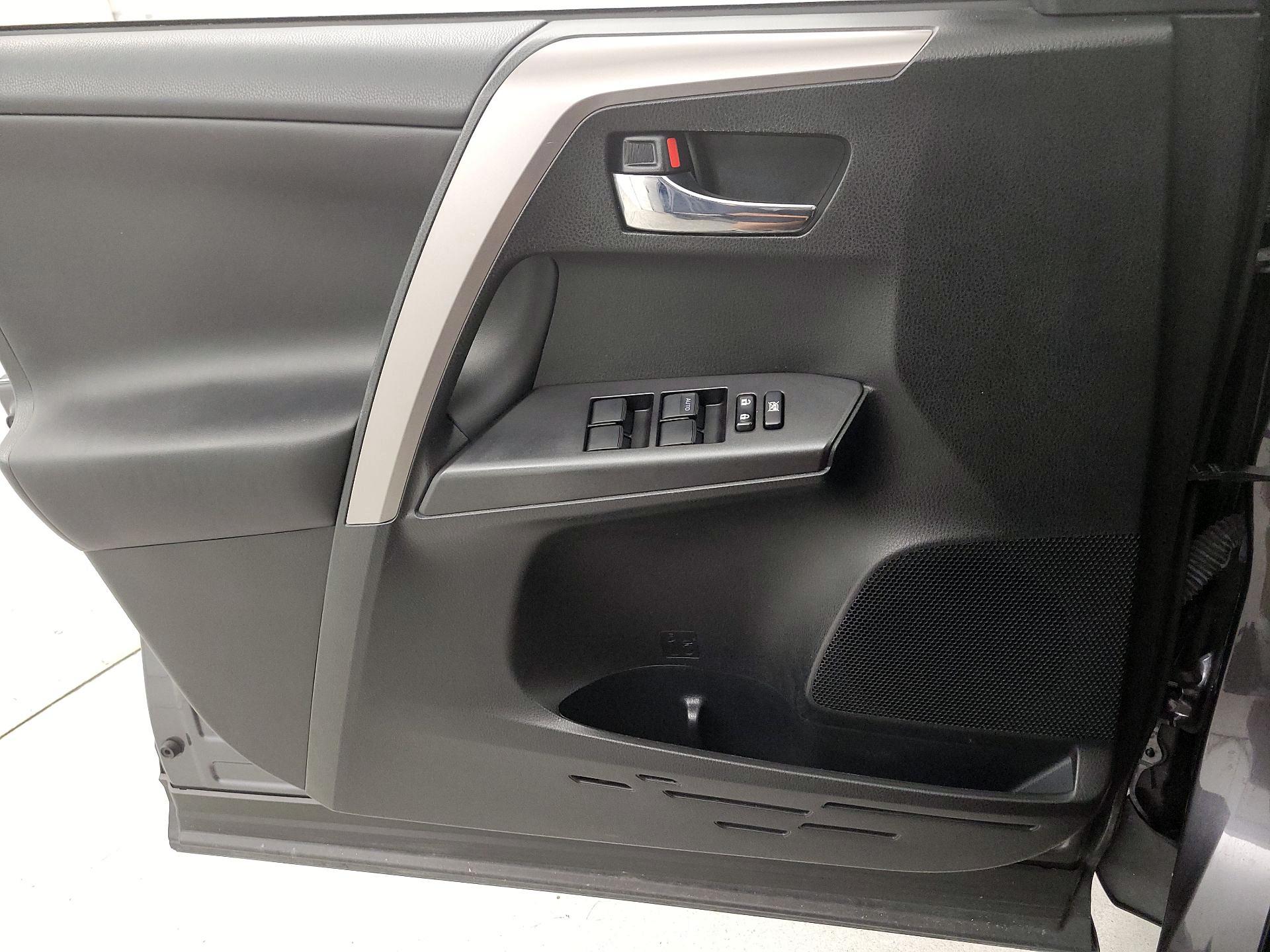 Thumbnail: 2016 Toyota RAV4 - 12