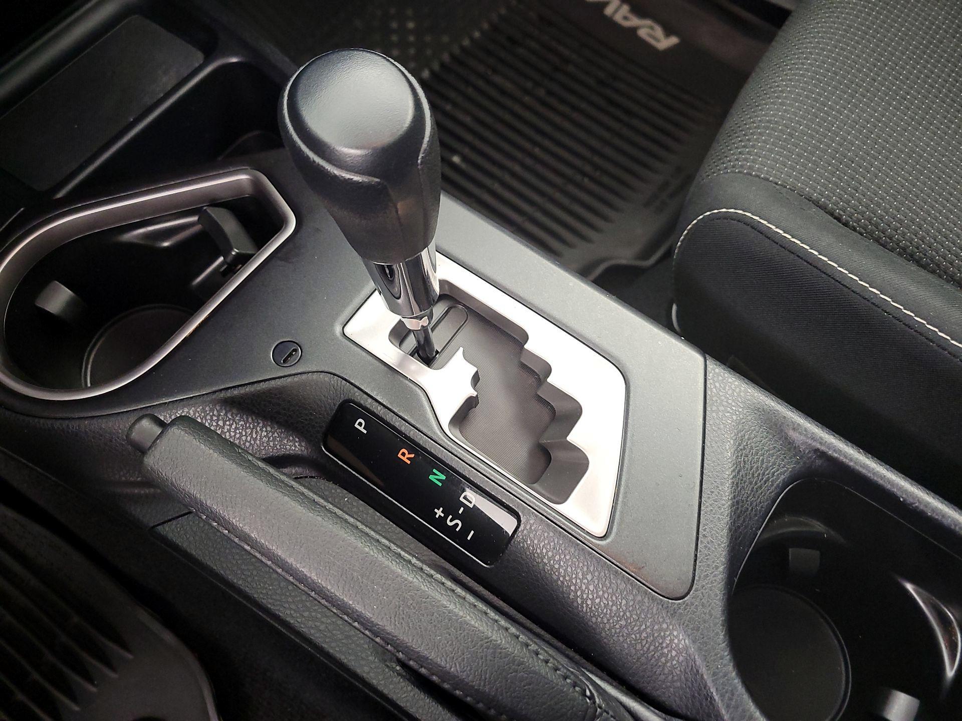Thumbnail: 2016 Toyota RAV4 - 17