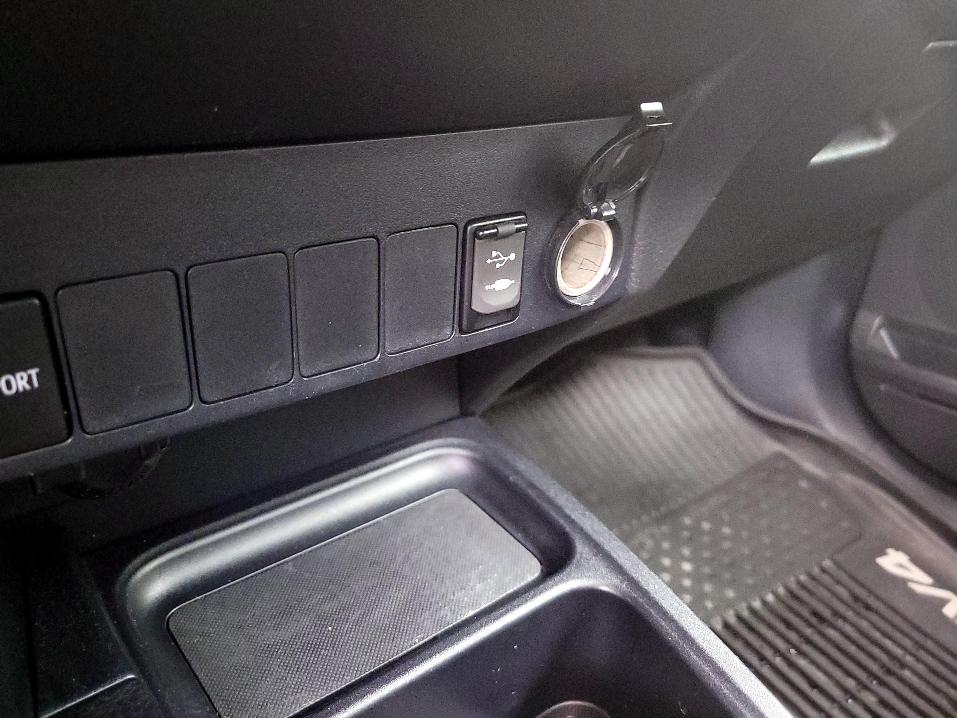 Thumbnail: 2016 Toyota RAV4 - 18