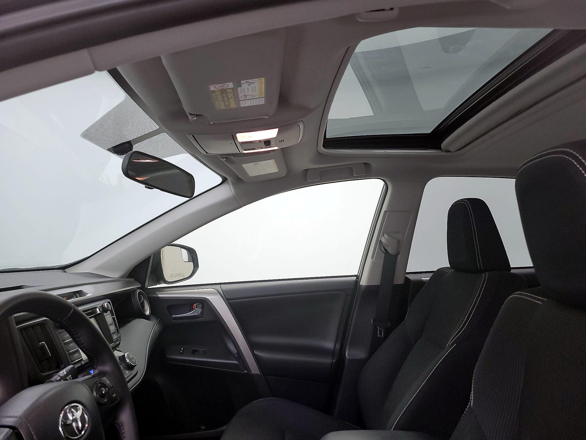 Thumbnail: 2016 Toyota RAV4 - 19