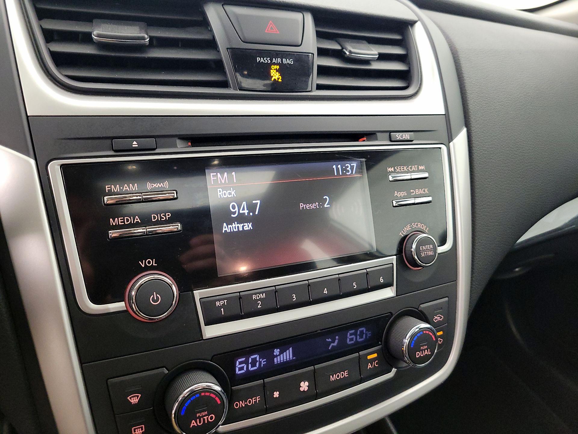 Thumbnail: 2016 Nissan Altima - 15