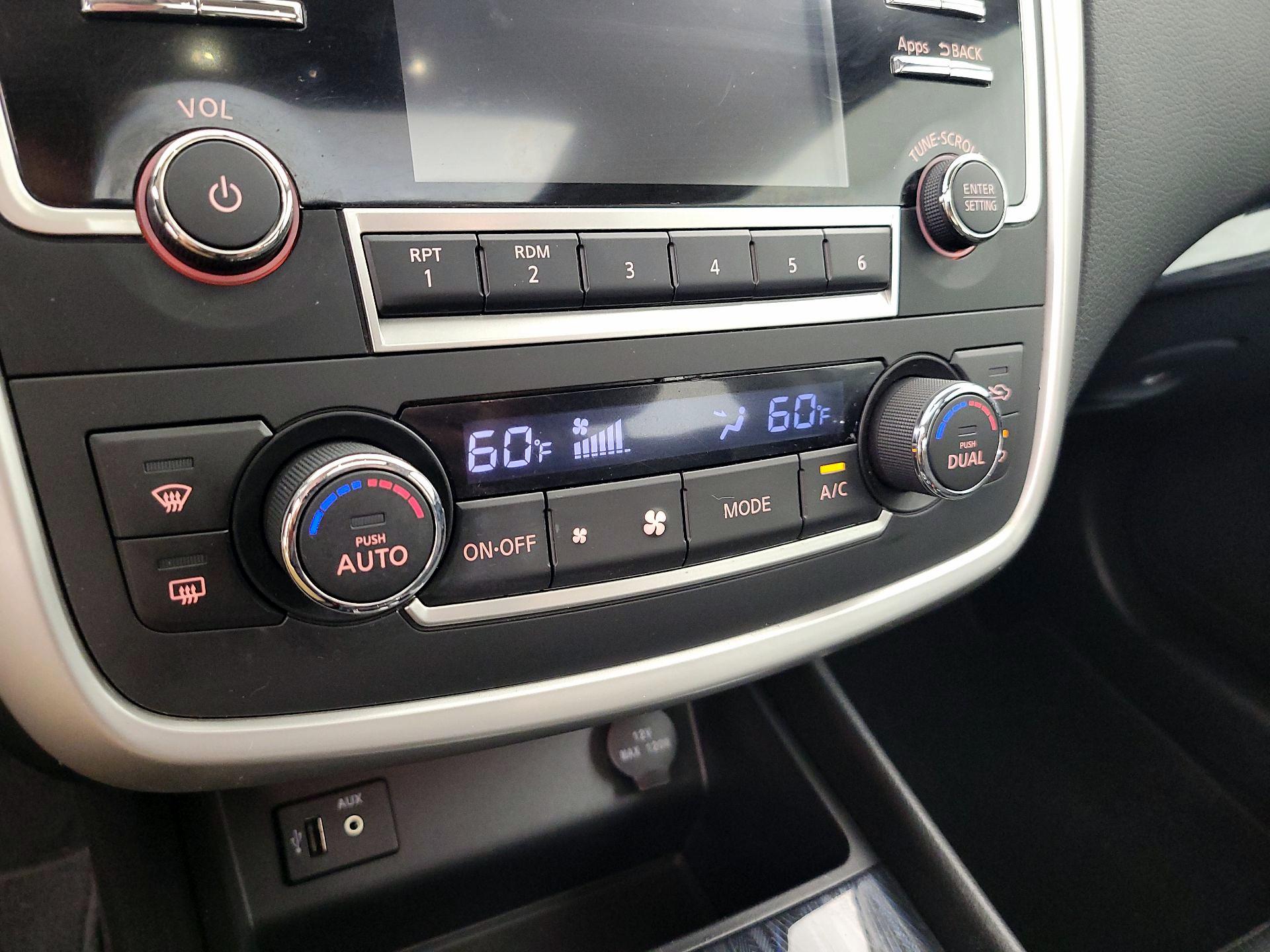 Thumbnail: 2016 Nissan Altima - 16