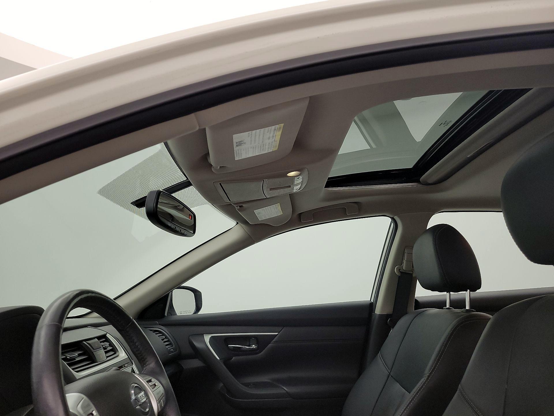 Thumbnail: 2016 Nissan Altima - 19