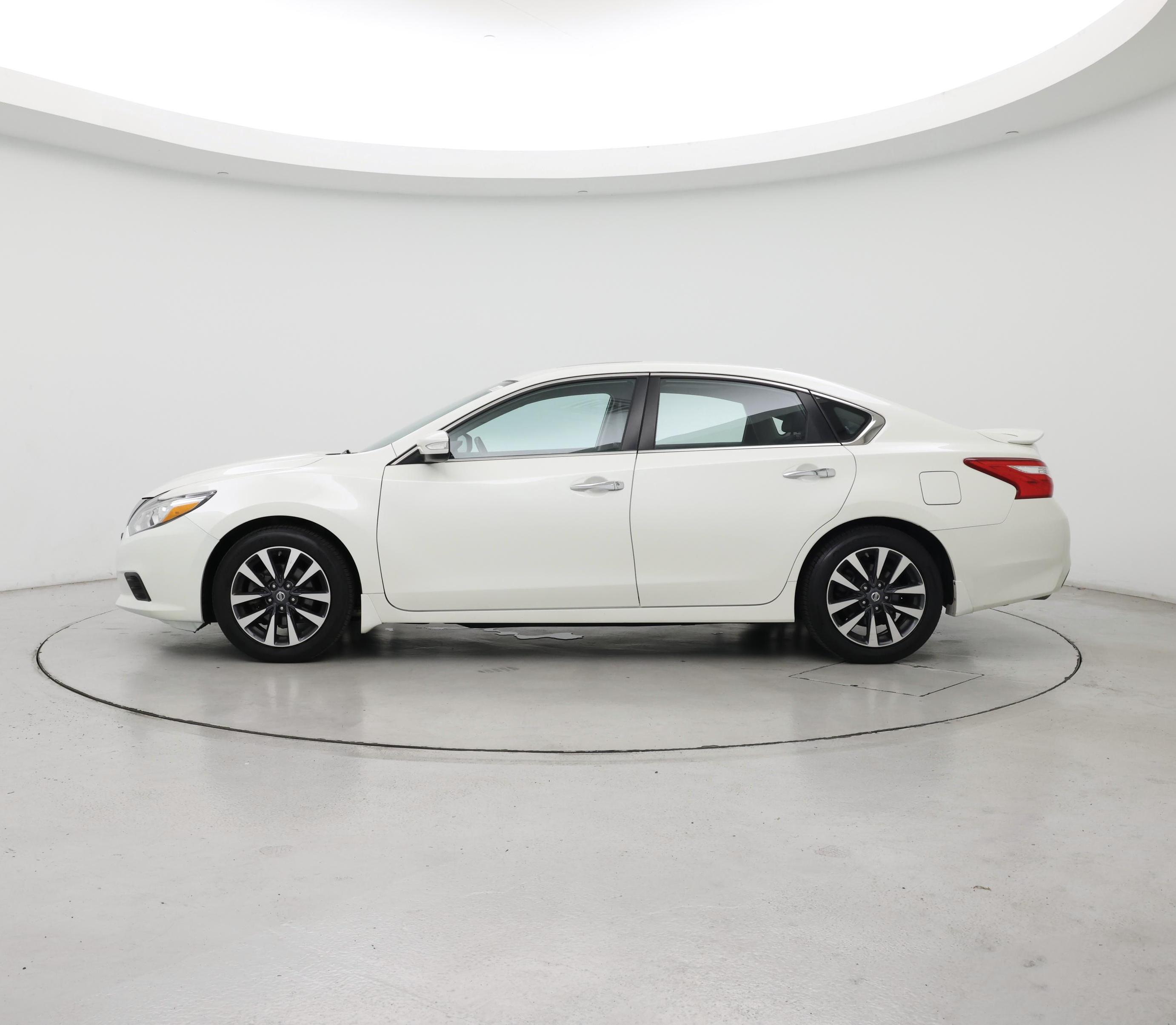 Thumbnail: 2016 Nissan Altima - 3