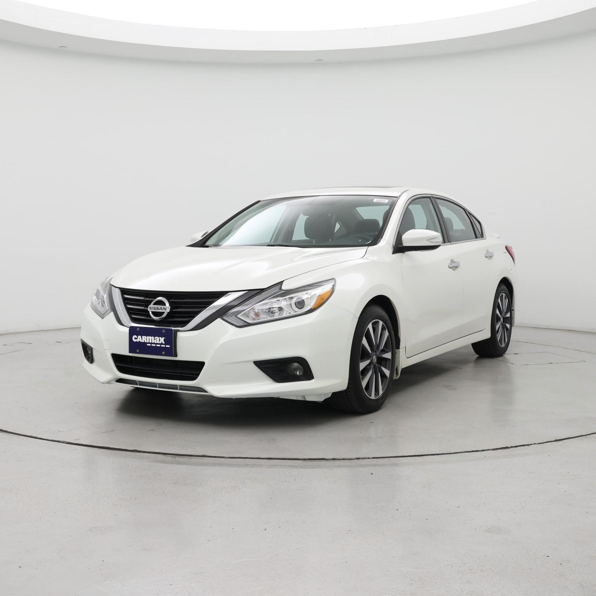Thumbnail: 2016 Nissan Altima - 4