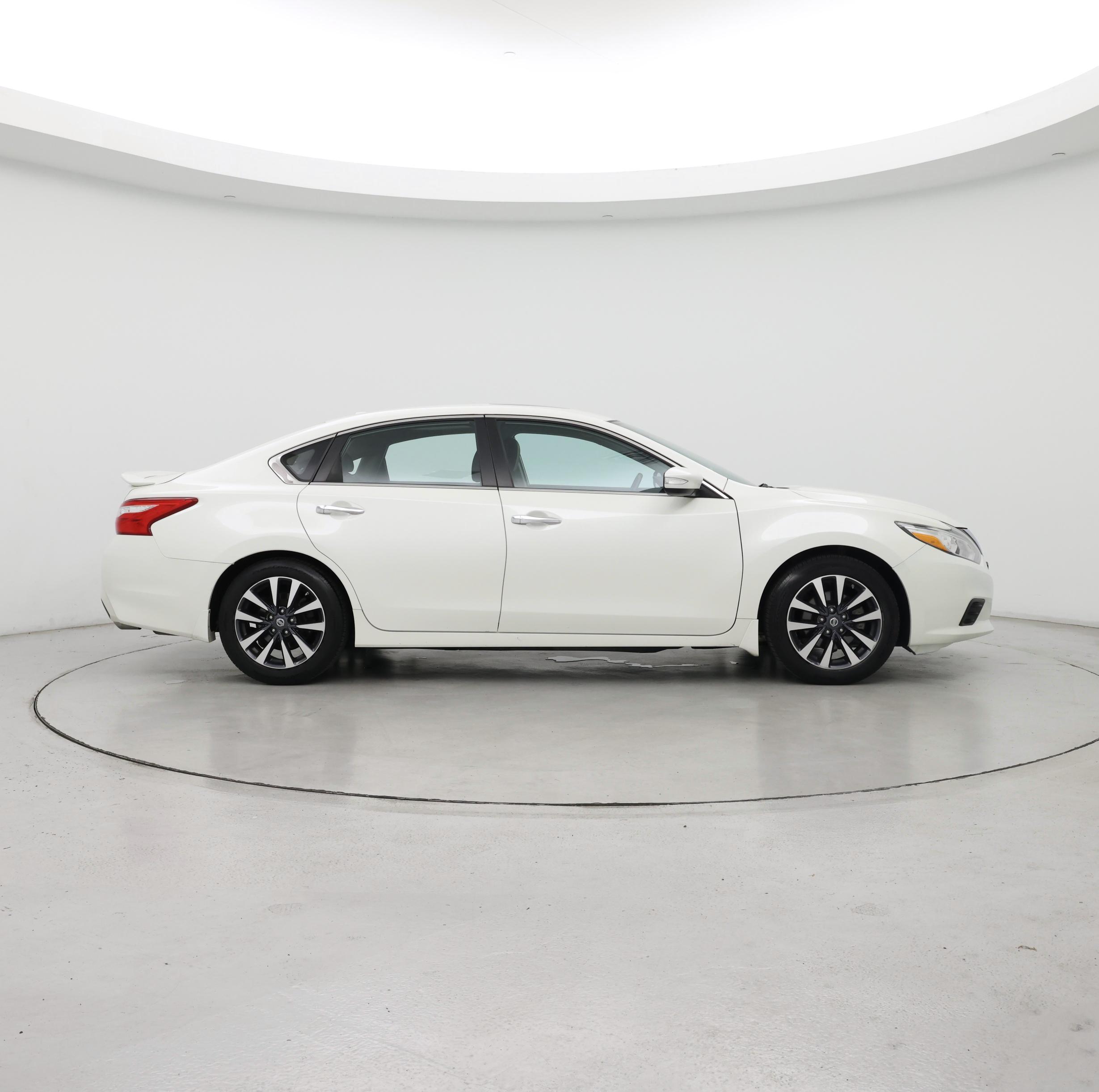 Thumbnail: 2016 Nissan Altima - 7