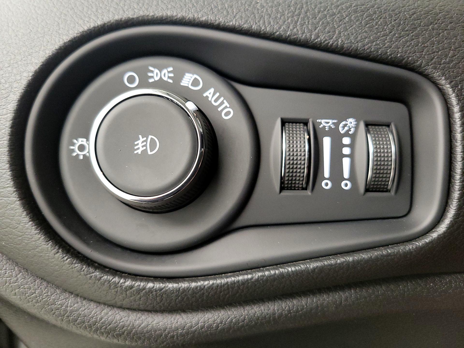 Thumbnail: 2023 Jeep Renegade - 13