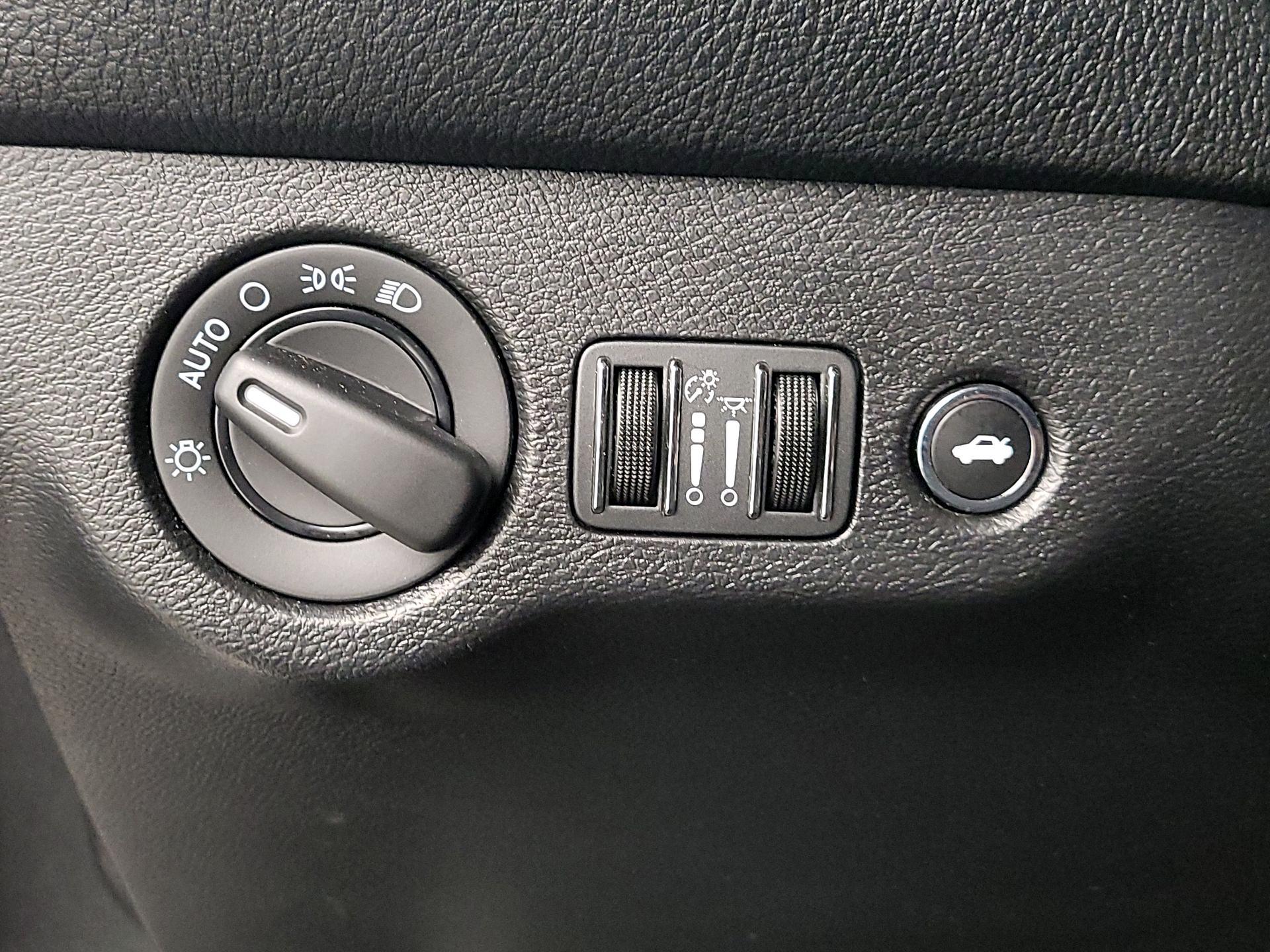 Thumbnail: 2019 Dodge Challenger - 13