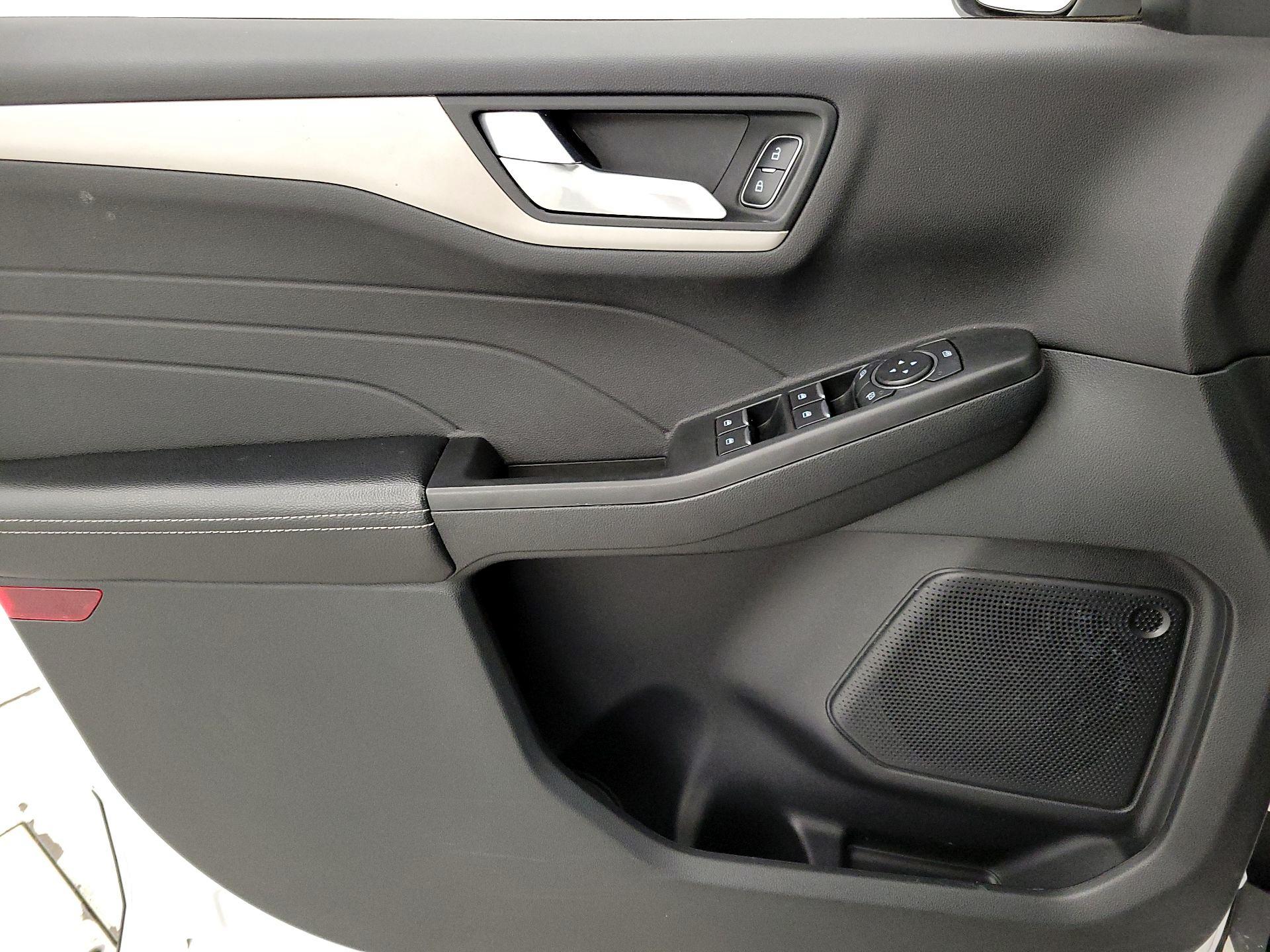 Thumbnail: 2022 Ford Escape - 12