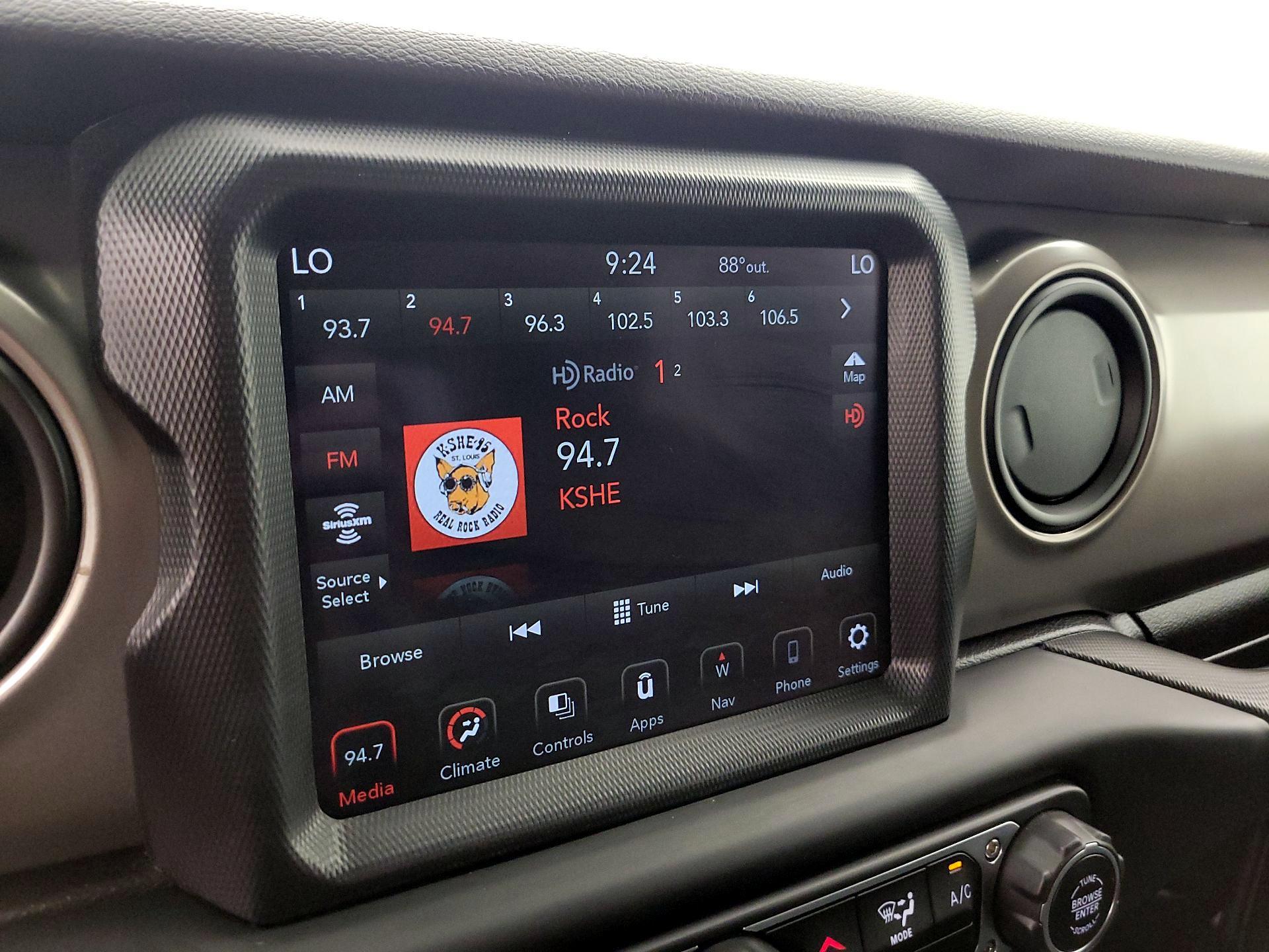 Thumbnail: 2021 Jeep Gladiator - 16