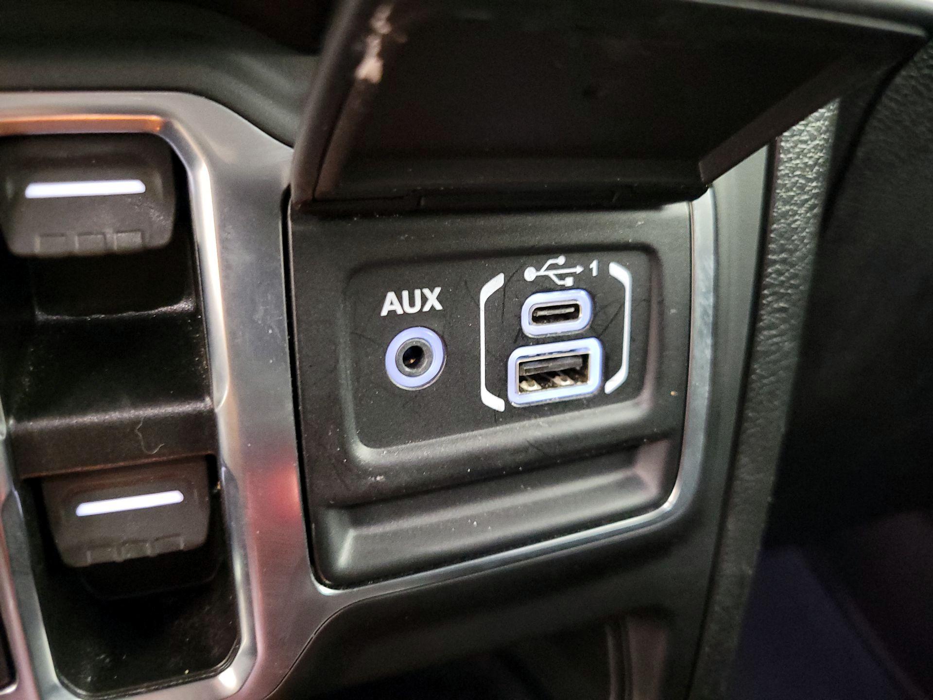 Thumbnail: 2021 Jeep Wrangler - 18