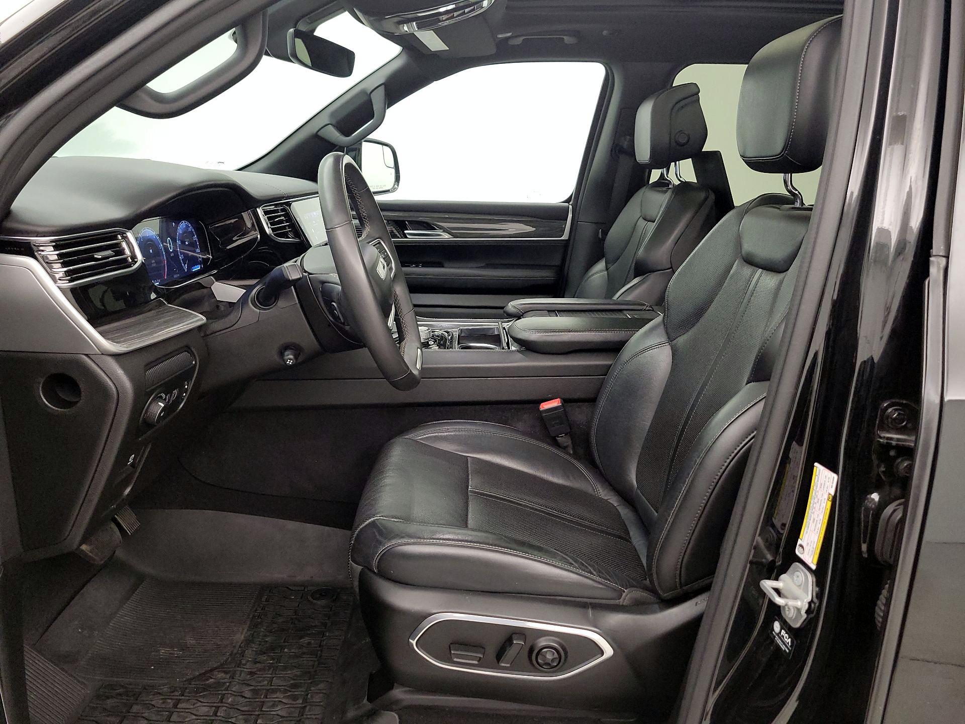 Thumbnail: 2022 Jeep Wagoneer - 11