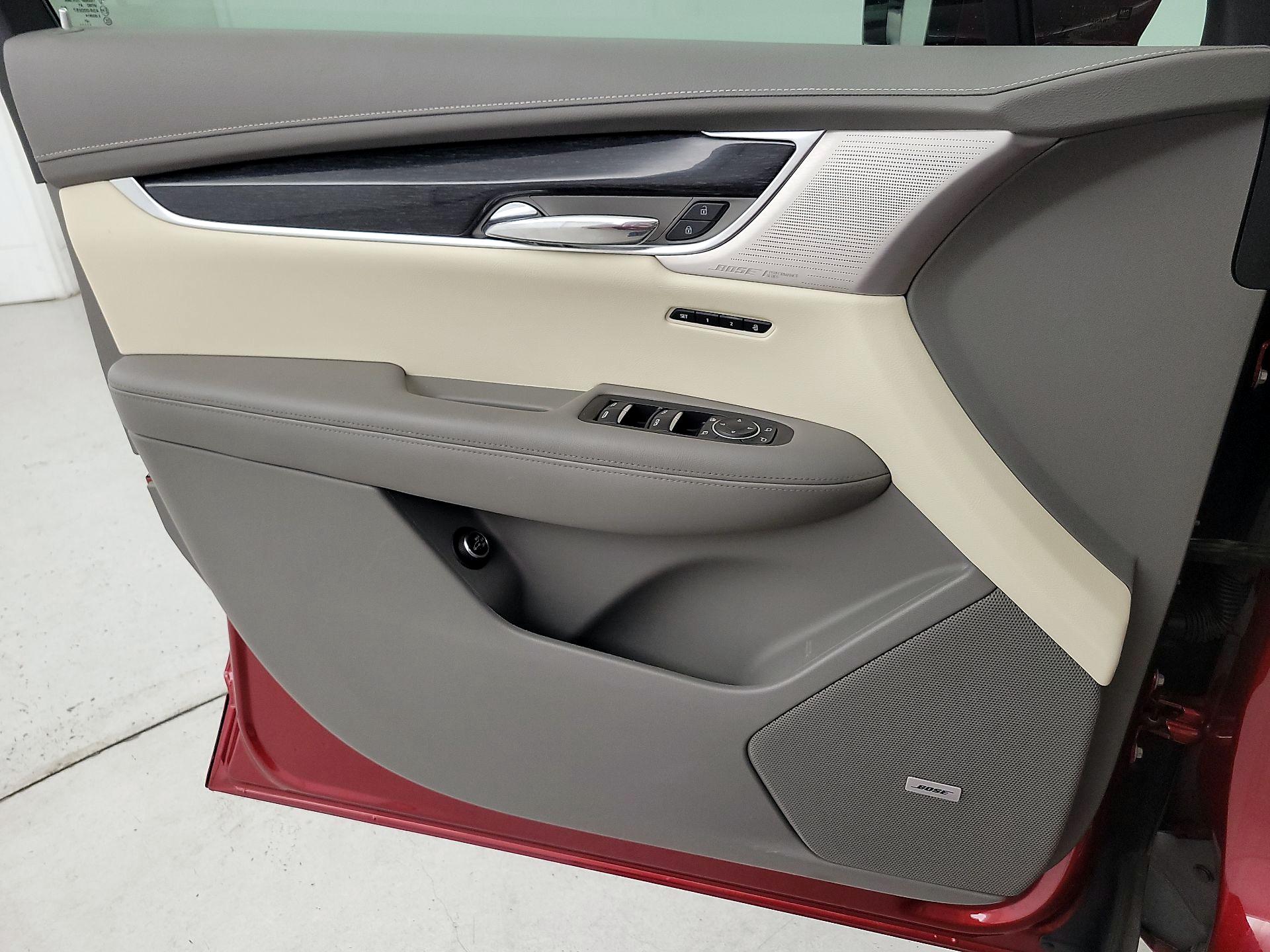 Thumbnail: 2021 Cadillac XT6 - 12