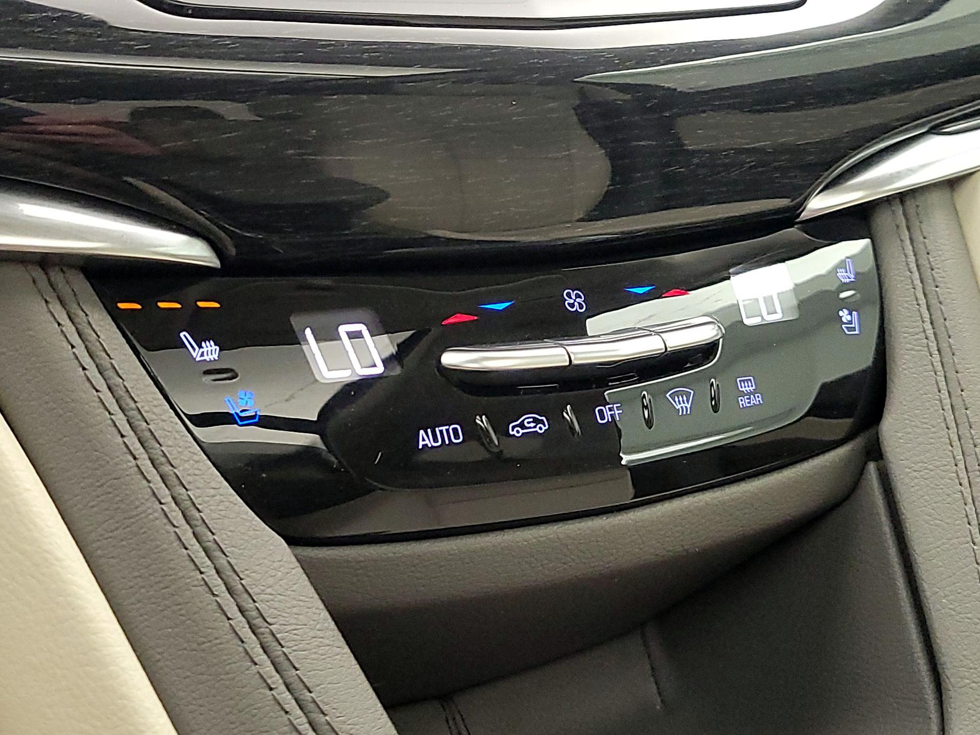 Thumbnail: 2021 Cadillac XT6 - 17