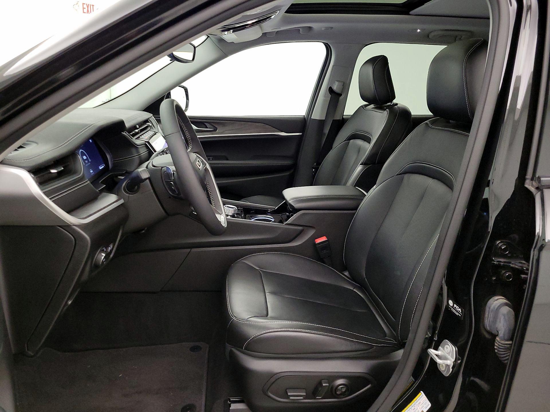 Thumbnail: 2023 Jeep Grand Cherokee - 11