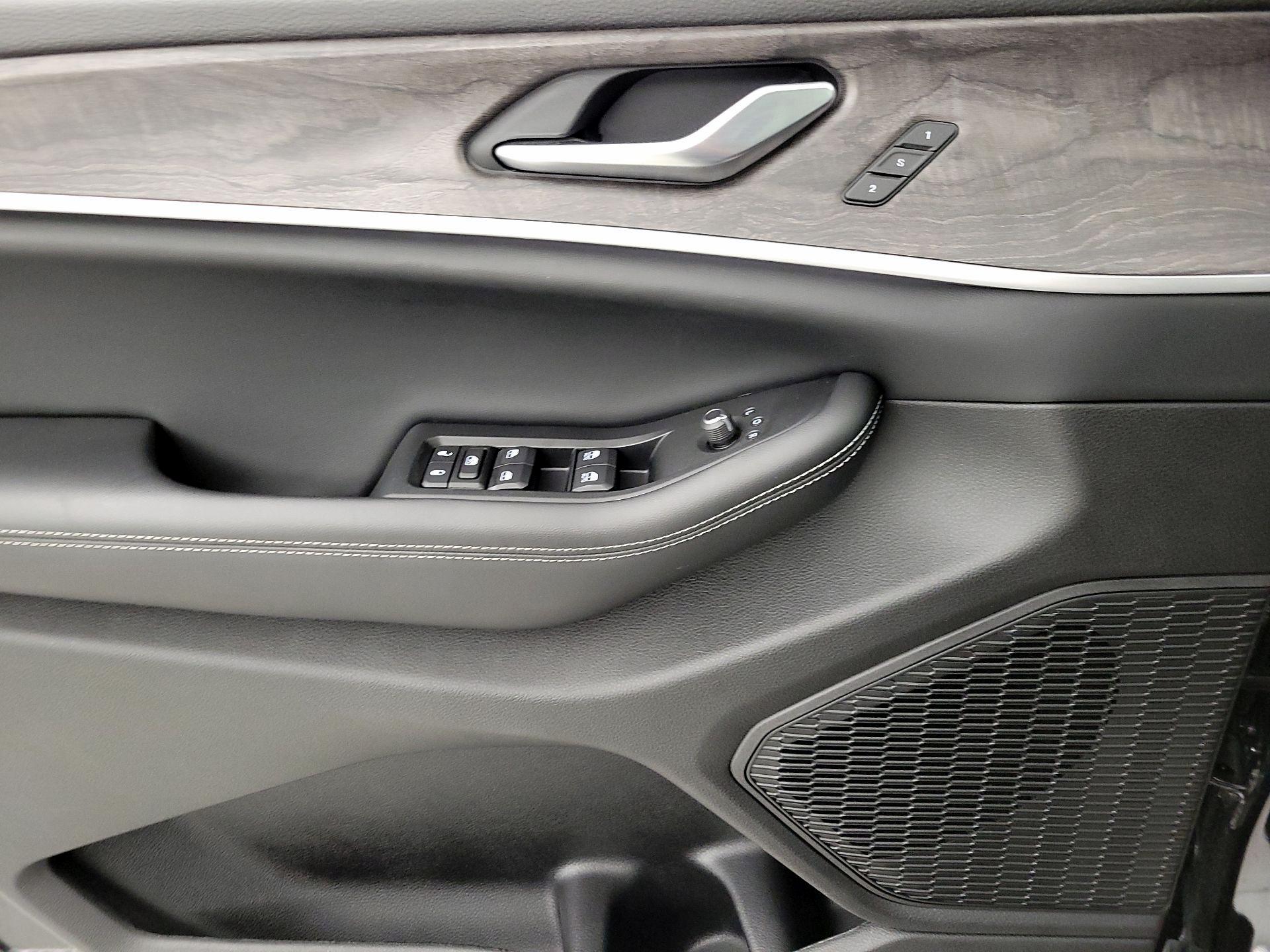 Thumbnail: 2023 Jeep Grand Cherokee - 12
