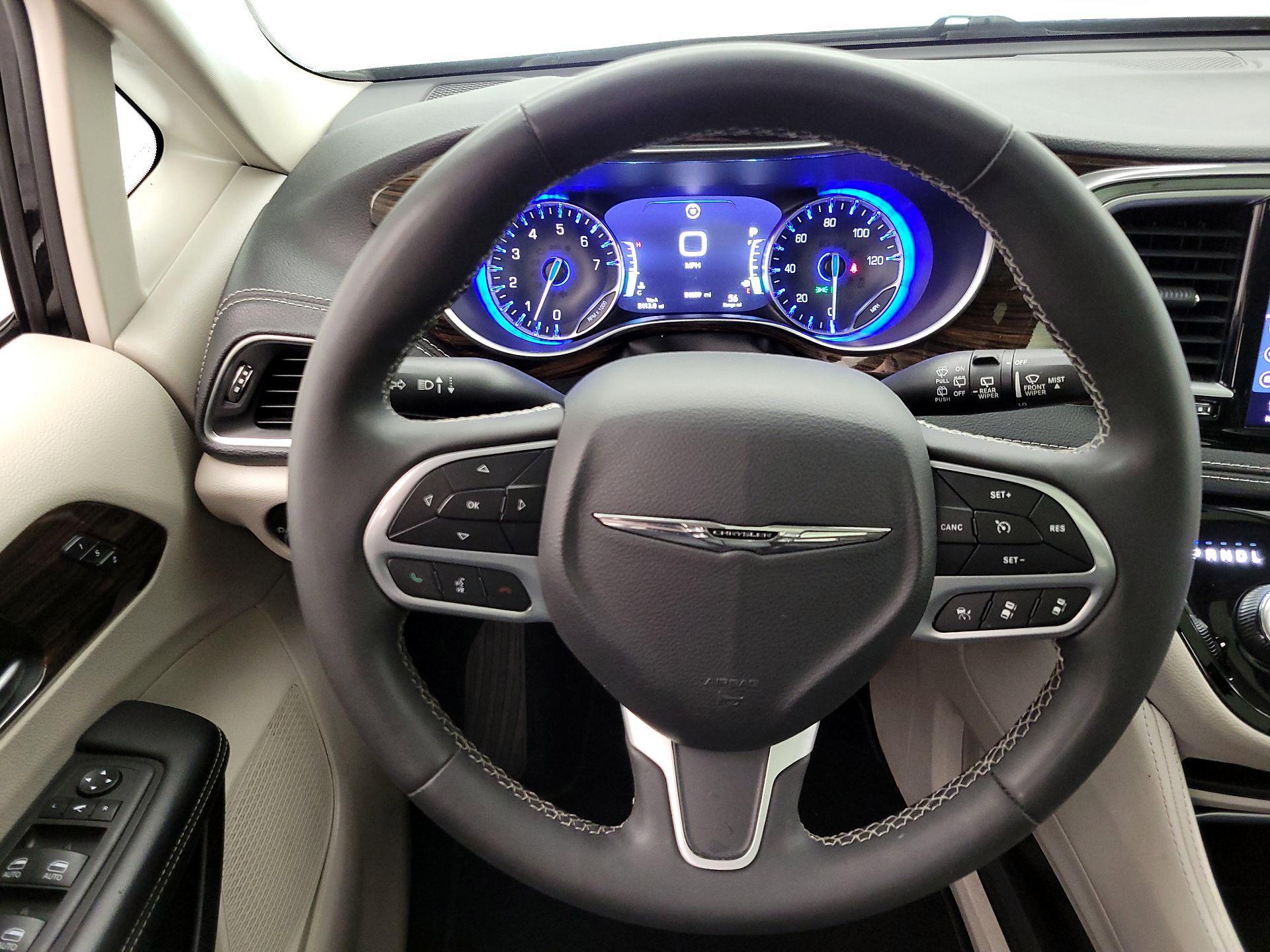 Thumbnail: 2023 Chrysler Pacifica - 10