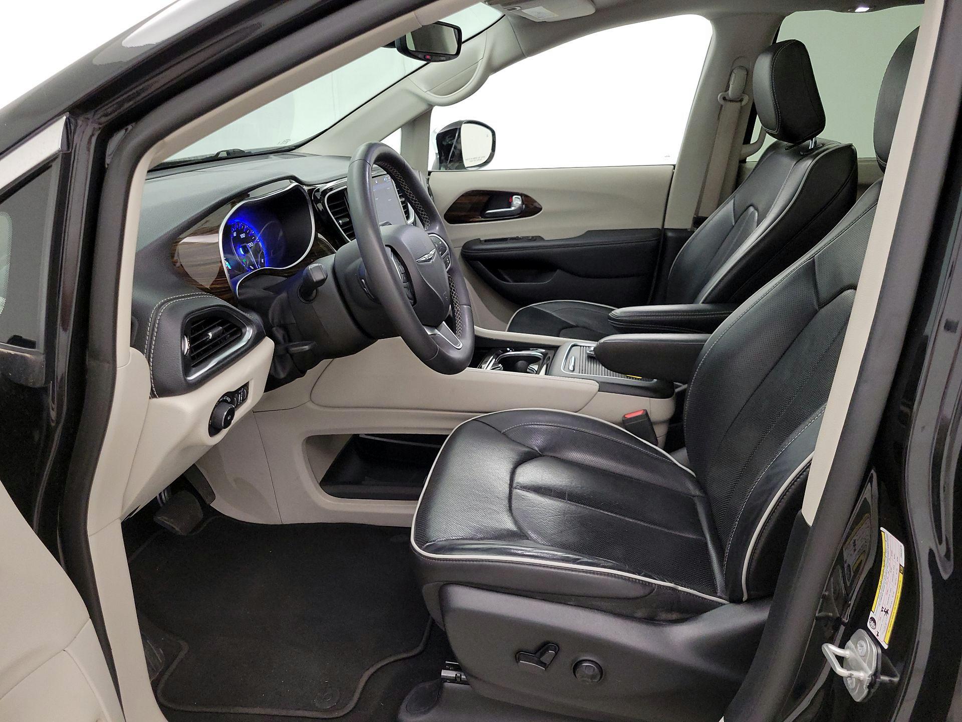 Thumbnail: 2023 Chrysler Pacifica - 11