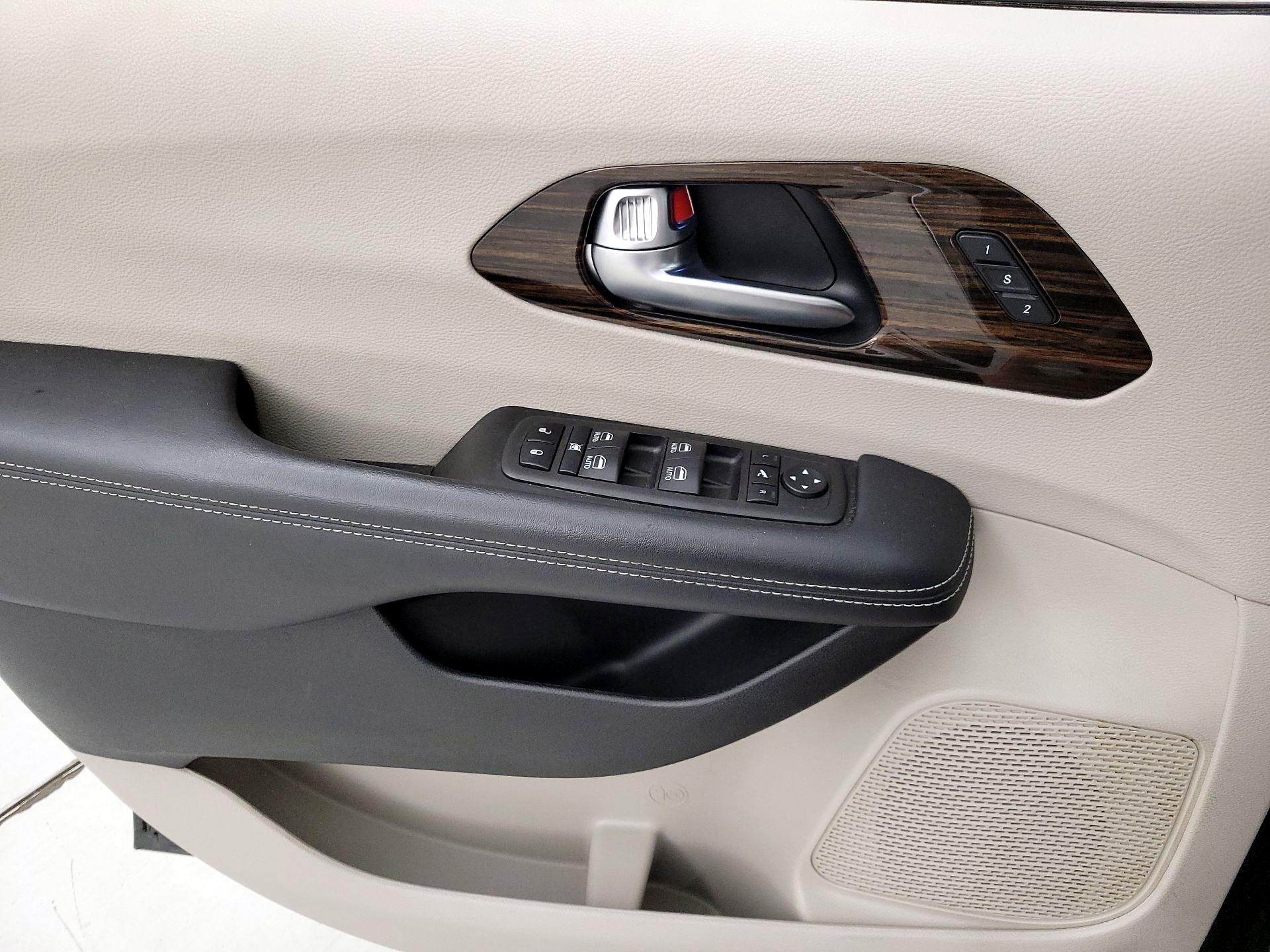Thumbnail: 2023 Chrysler Pacifica - 12