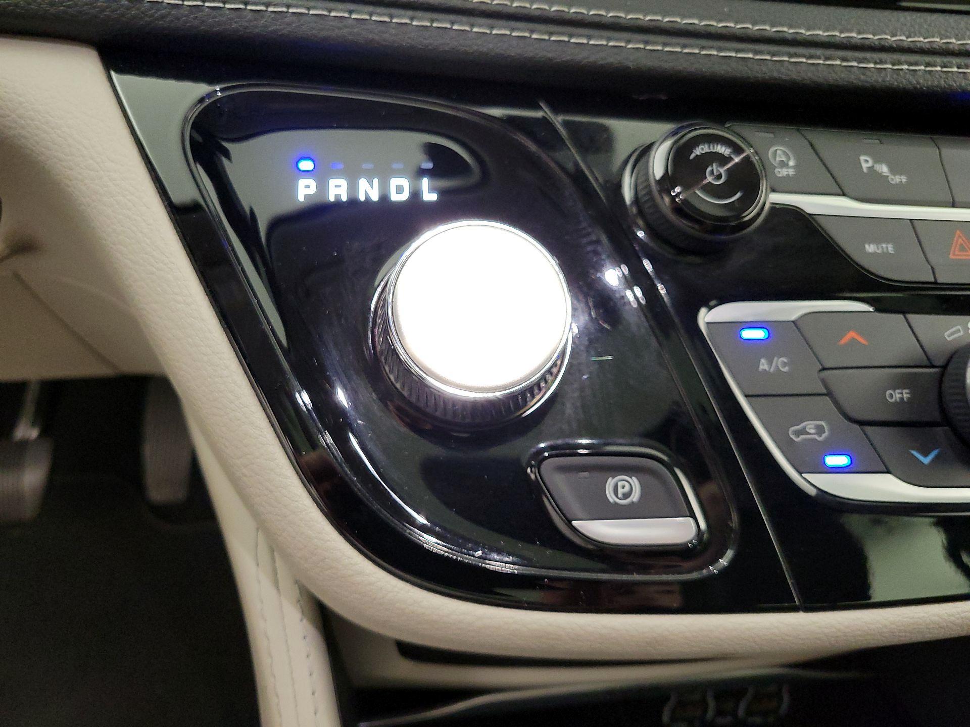 Thumbnail: 2023 Chrysler Pacifica - 18