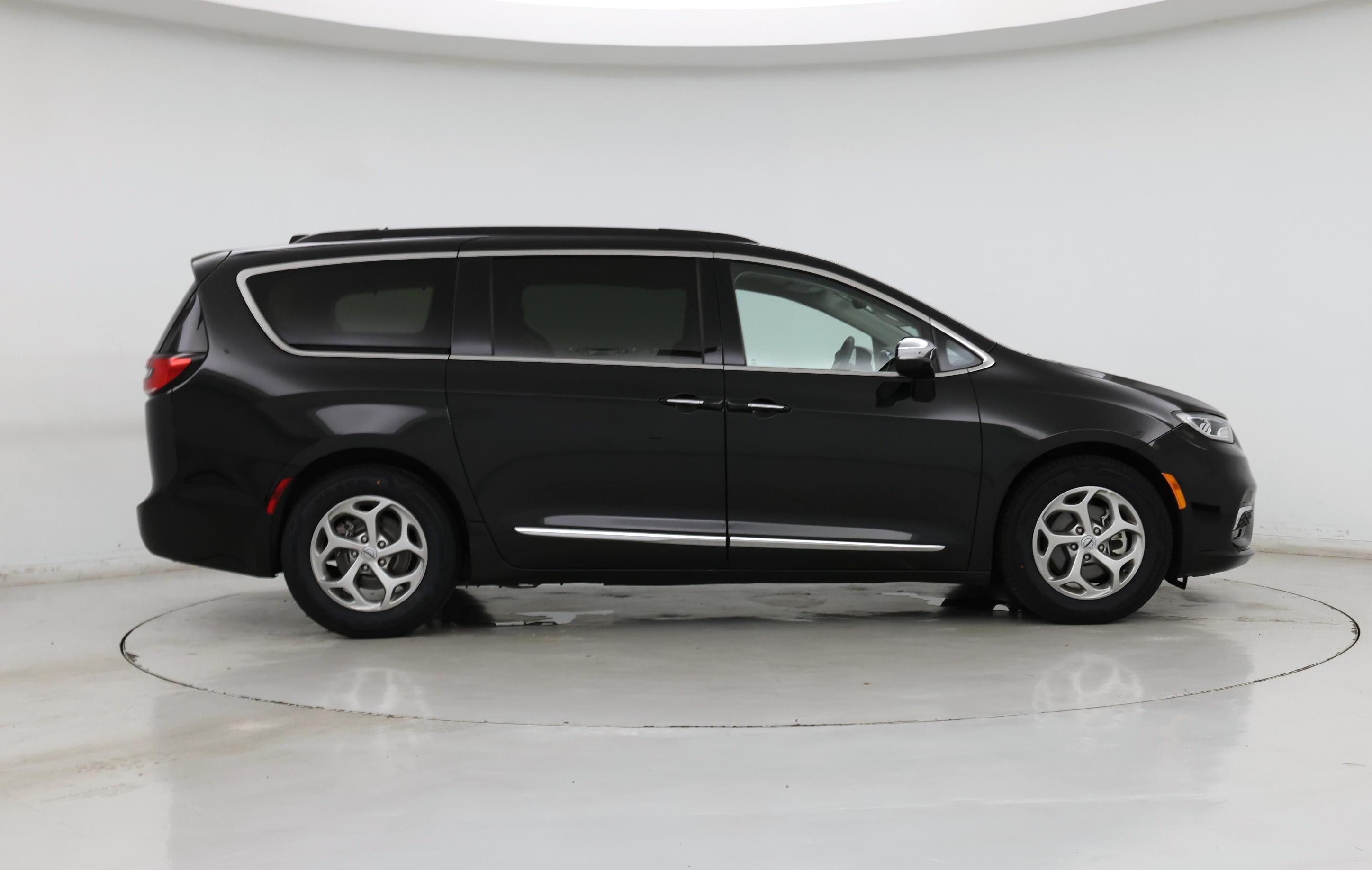 Thumbnail: 2023 Chrysler Pacifica - 7