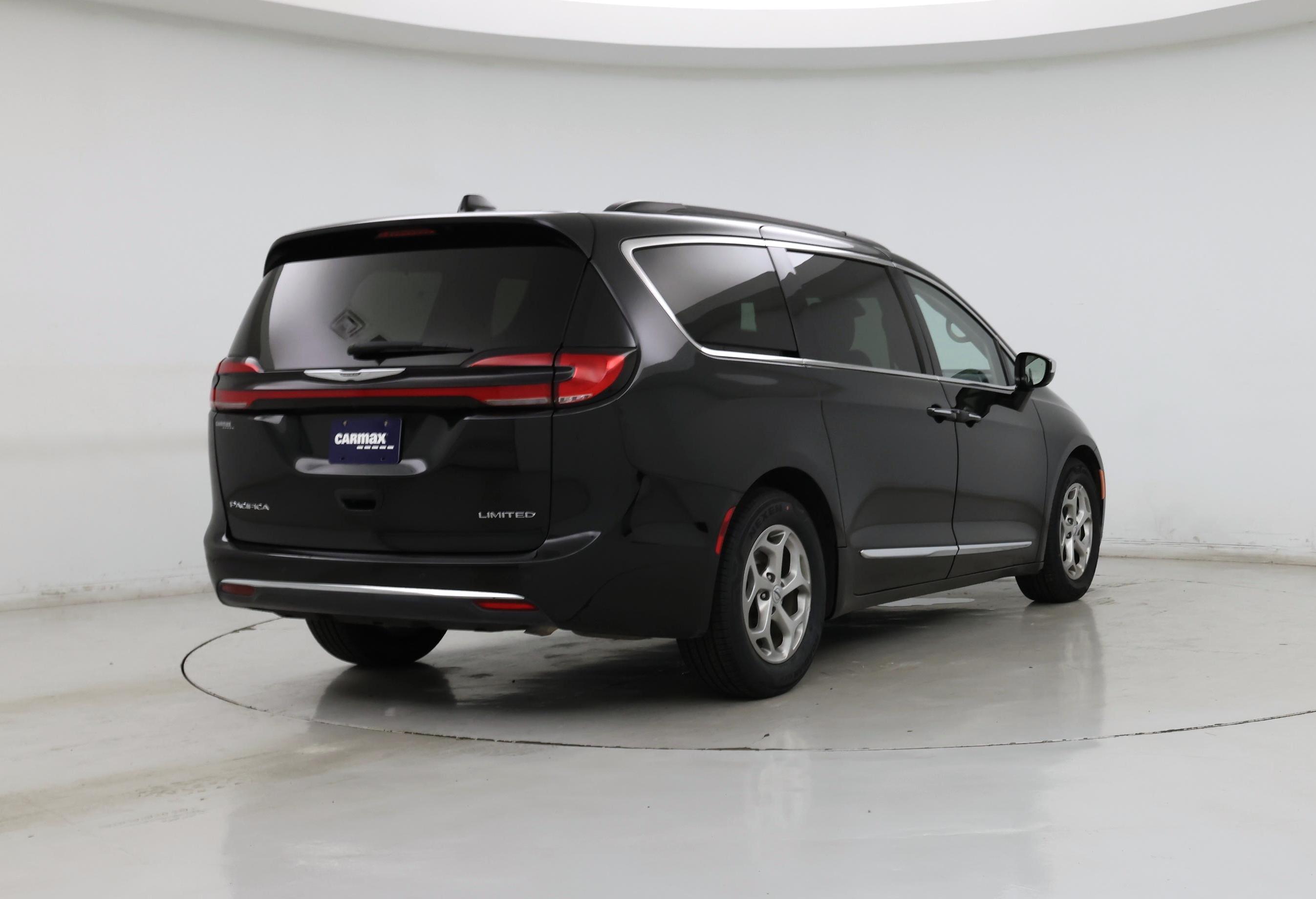 Thumbnail: 2023 Chrysler Pacifica - 8