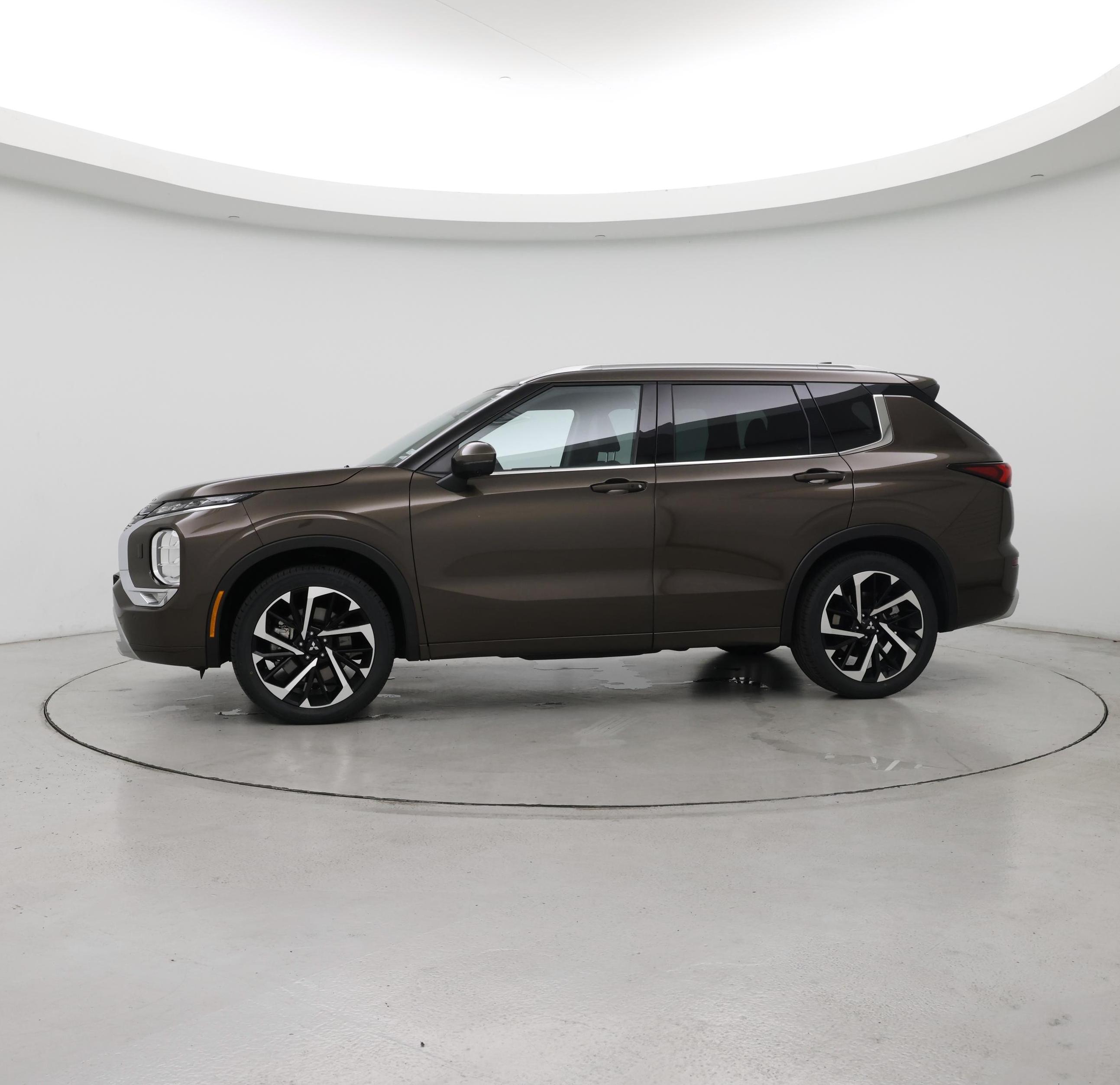 Thumbnail: 2022 Mitsubishi Outlander - 3