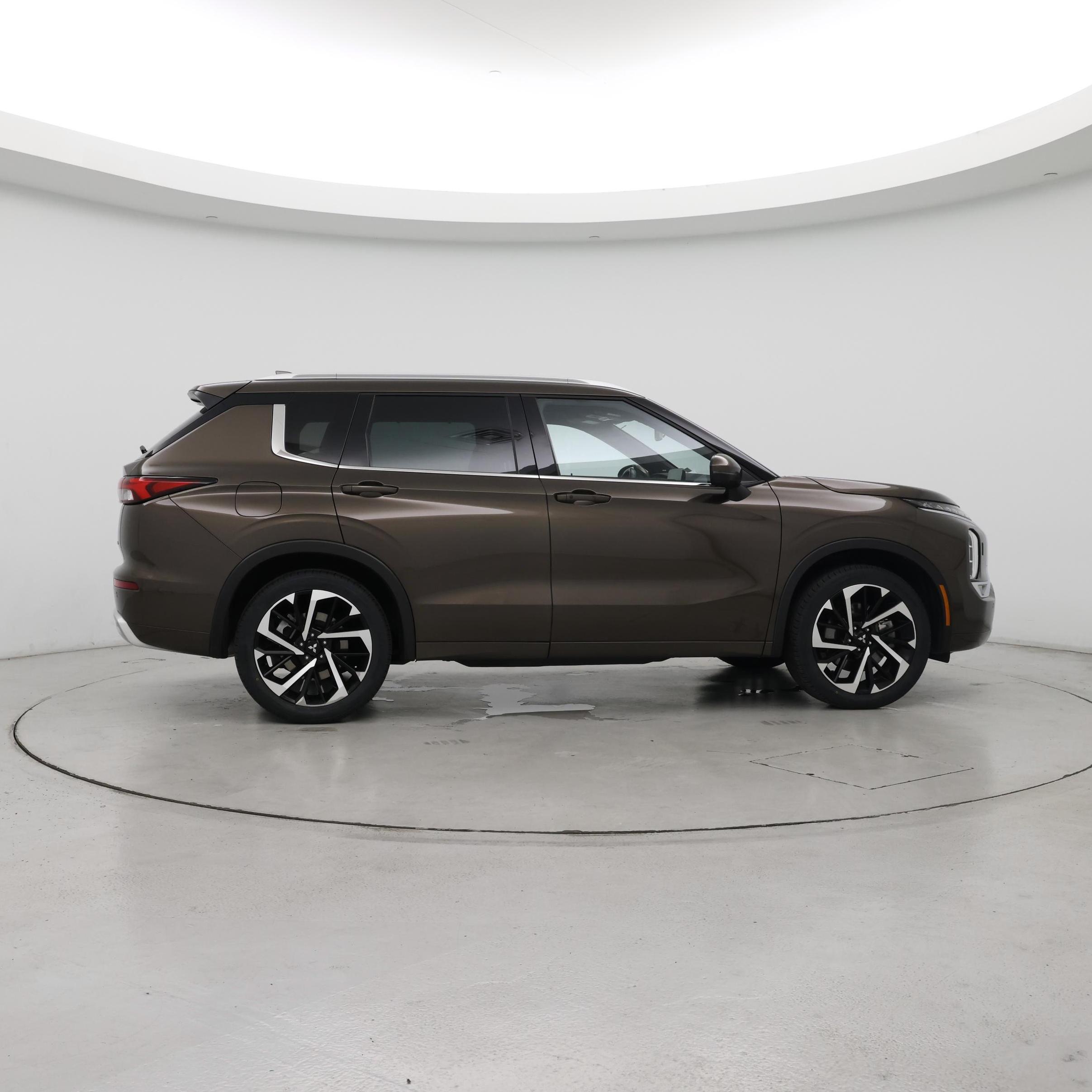 Thumbnail: 2022 Mitsubishi Outlander - 7