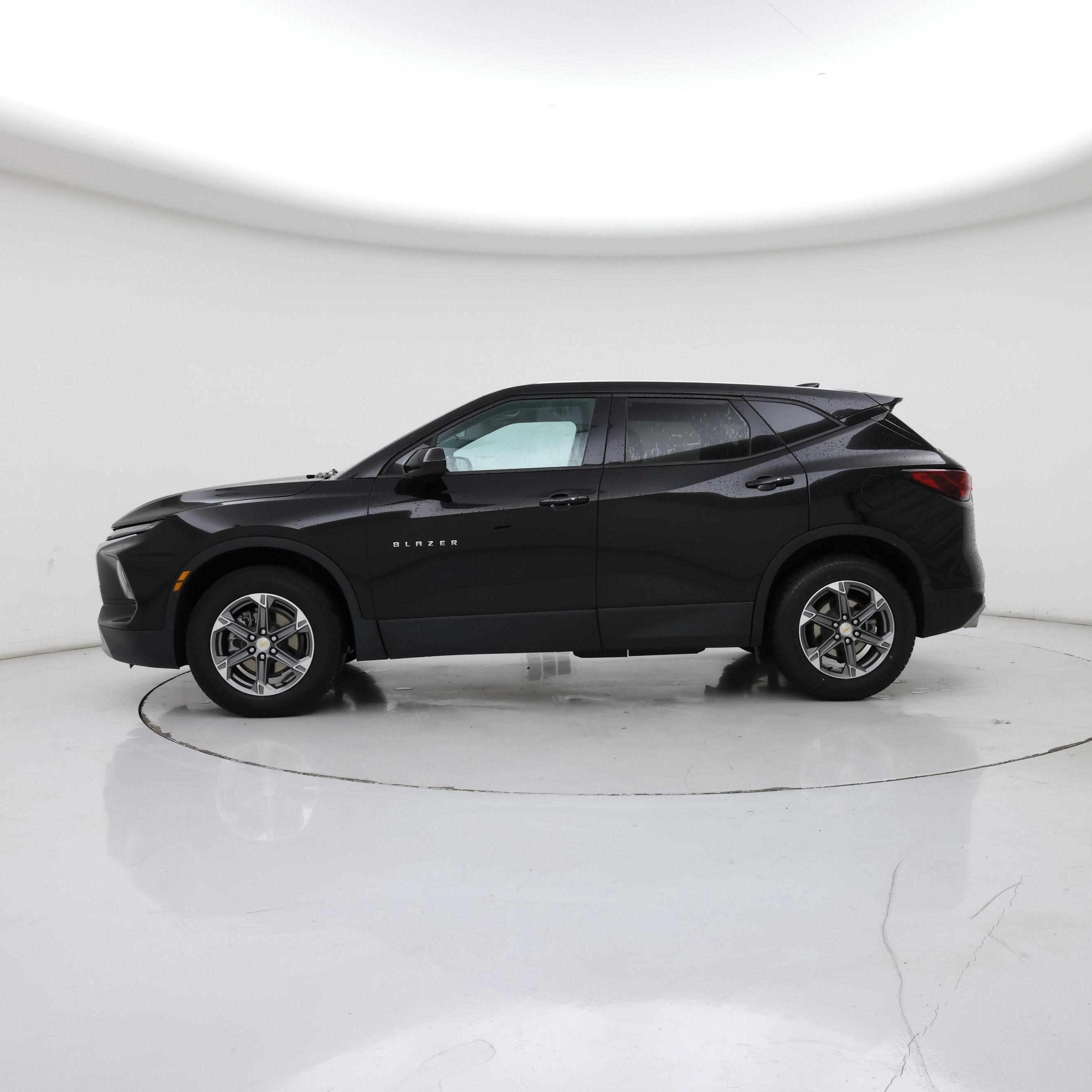 Thumbnail: 2023 Chevrolet Blazer - 3