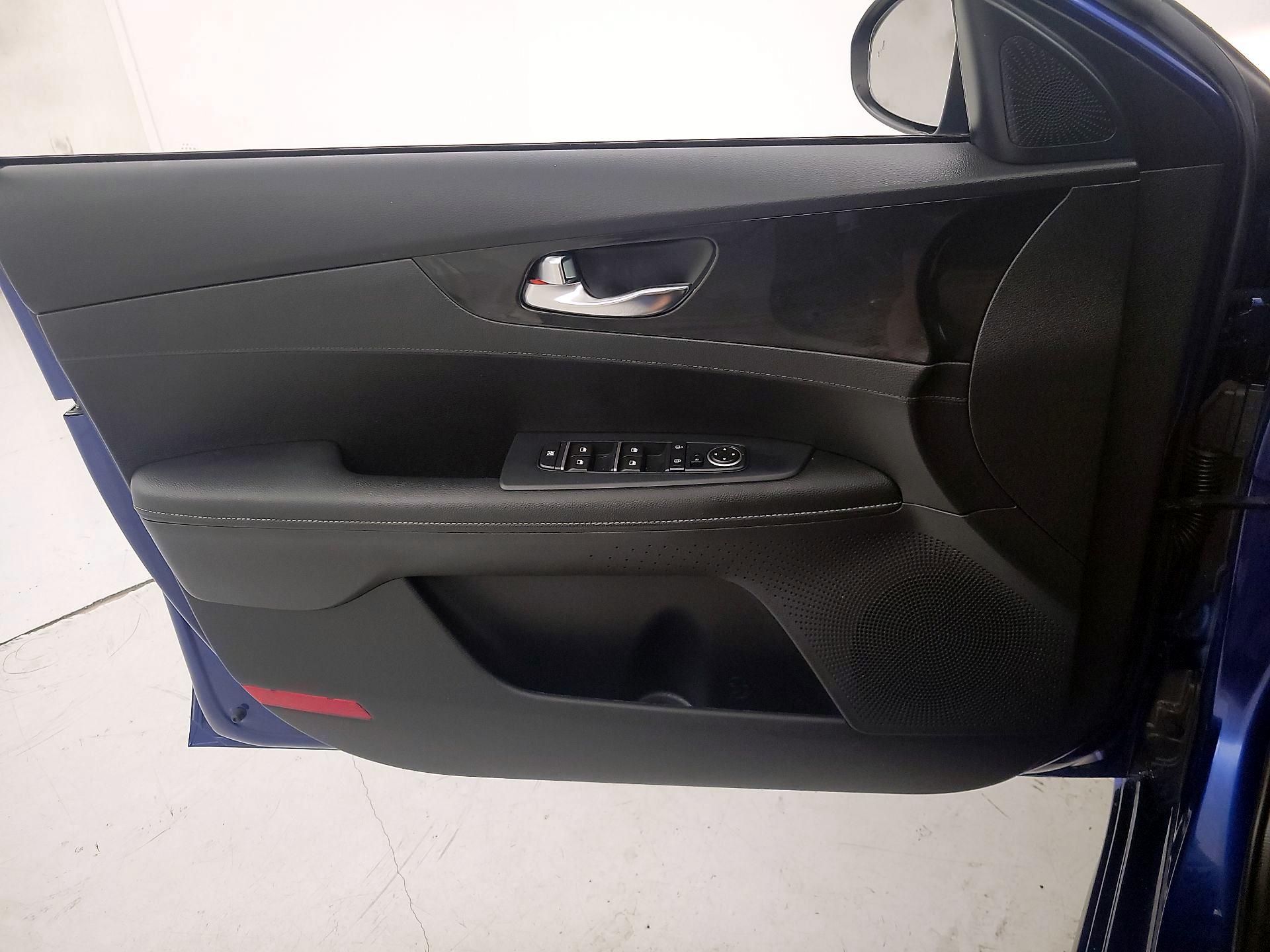 Thumbnail: 2020 Kia Forte - 12