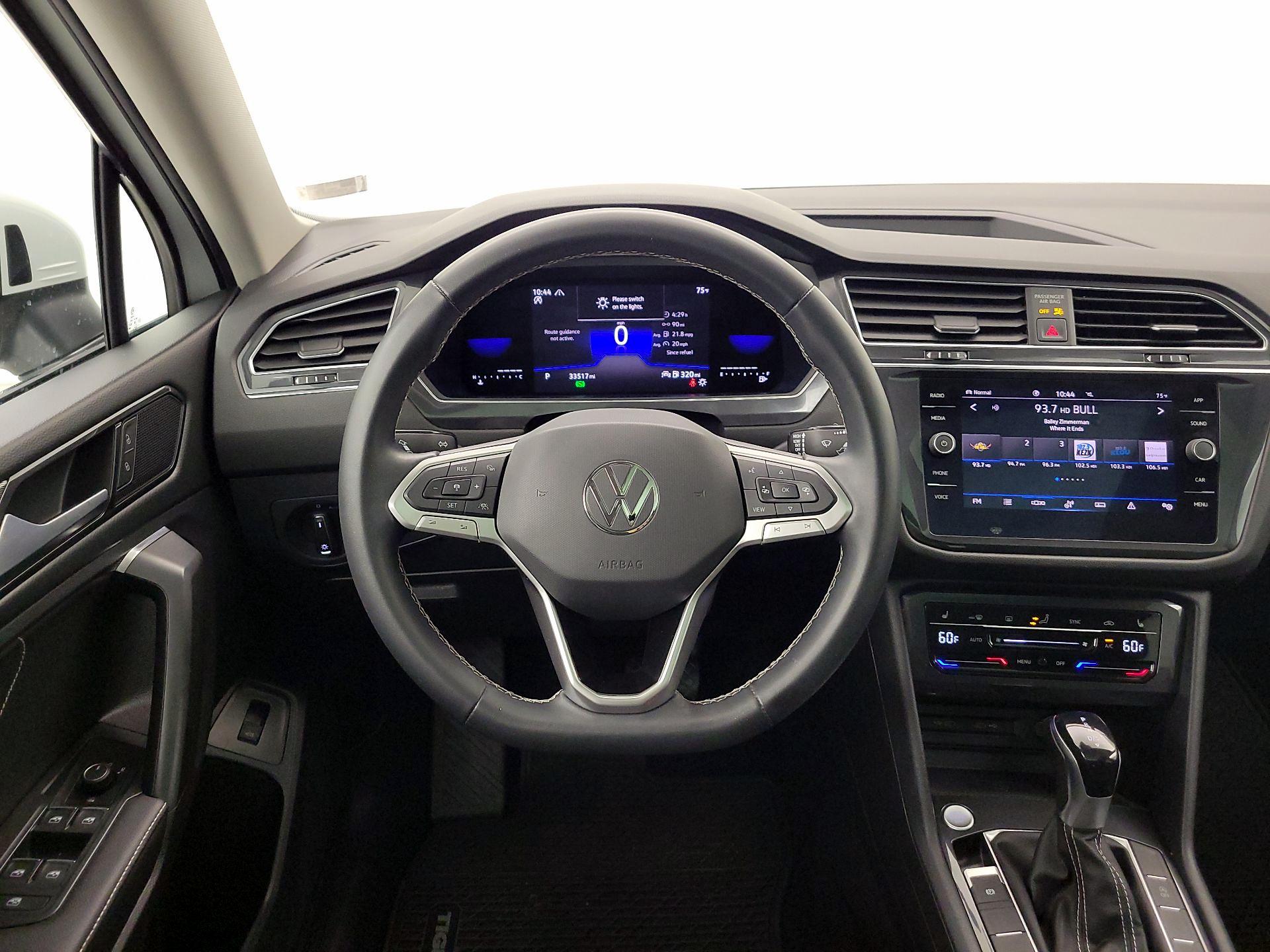 Thumbnail: 2022 Volkswagen Tiguan - 10