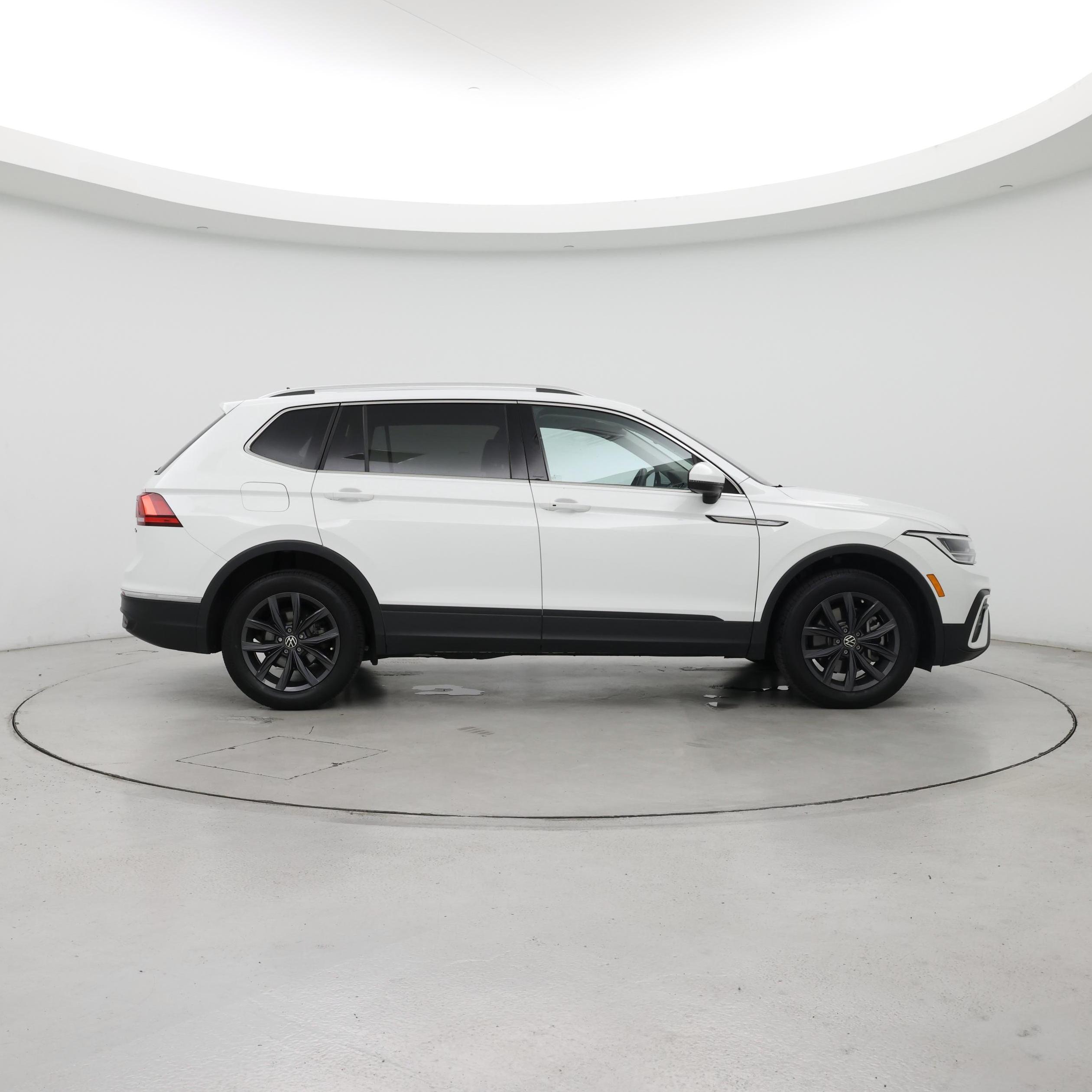 Thumbnail: 2022 Volkswagen Tiguan - 7