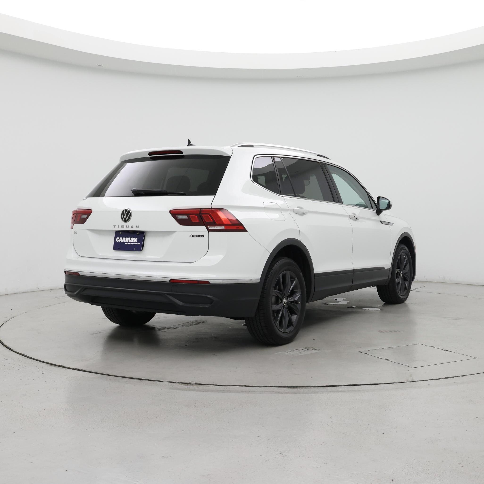 Thumbnail: 2022 Volkswagen Tiguan - 8