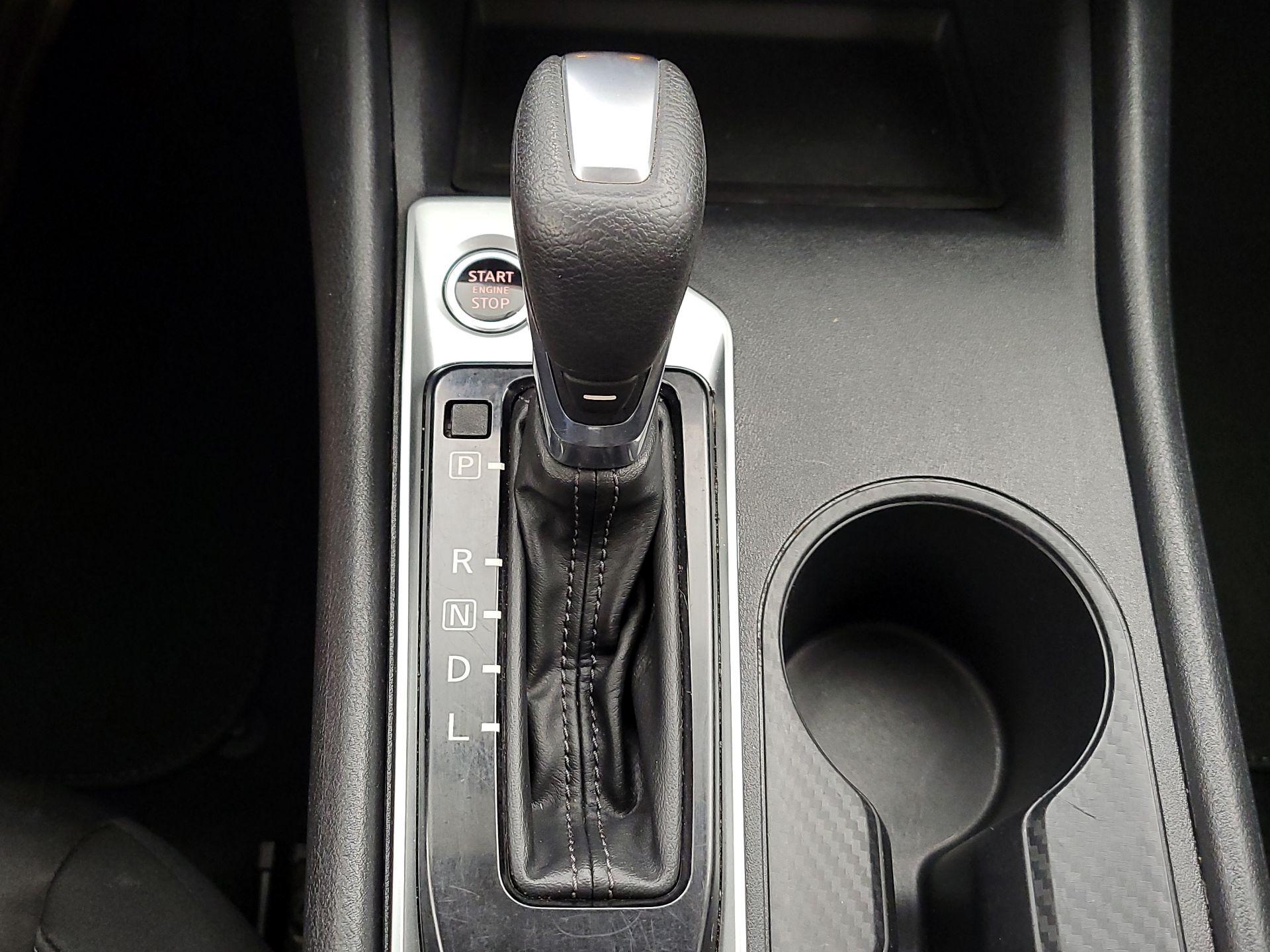 Thumbnail: 2019 Nissan Altima - 17