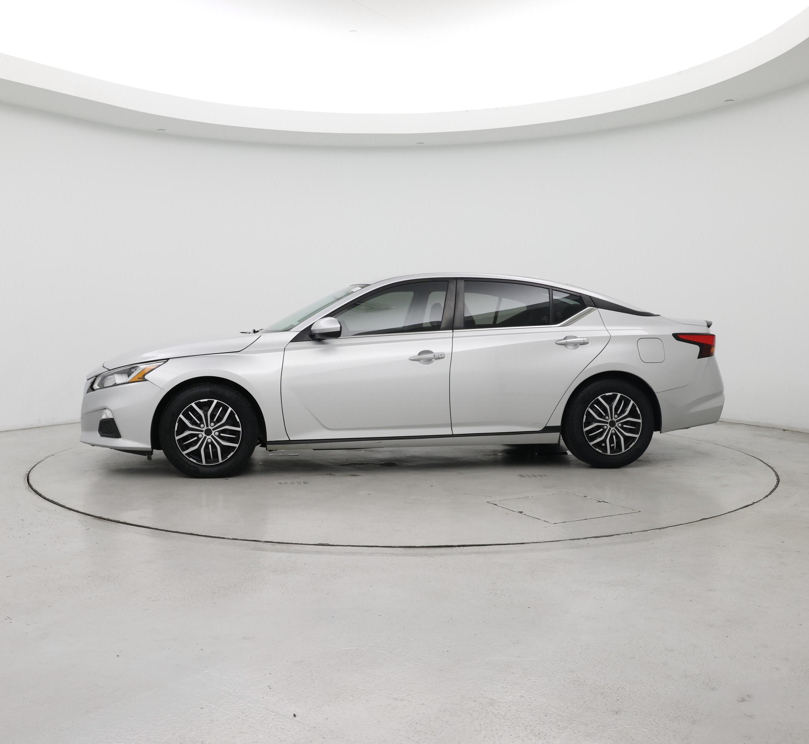 Thumbnail: 2019 Nissan Altima - 3