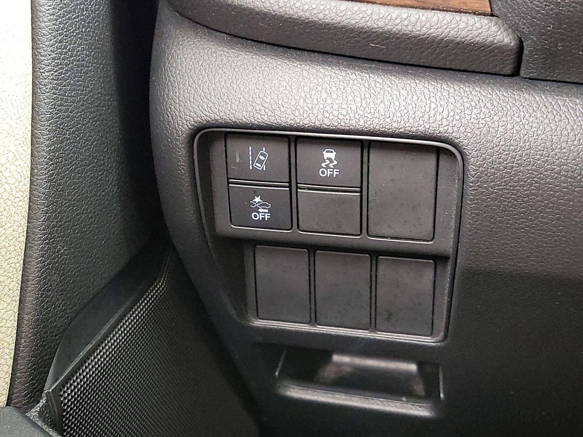 Thumbnail: 2017 Honda CR-V - 13