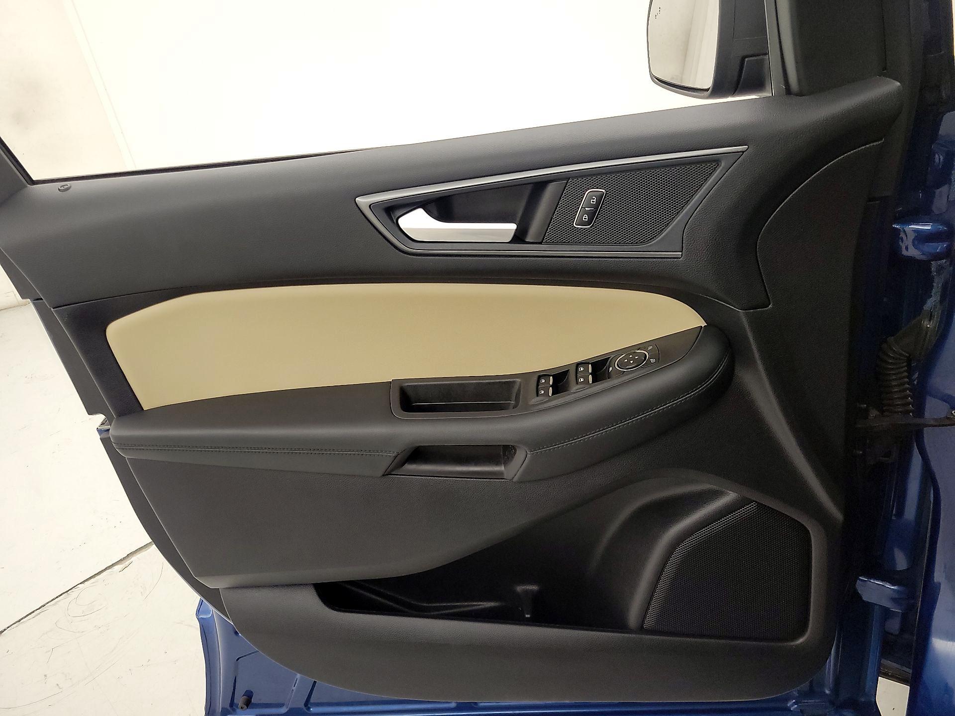 Thumbnail: 2021 Ford Edge - 12